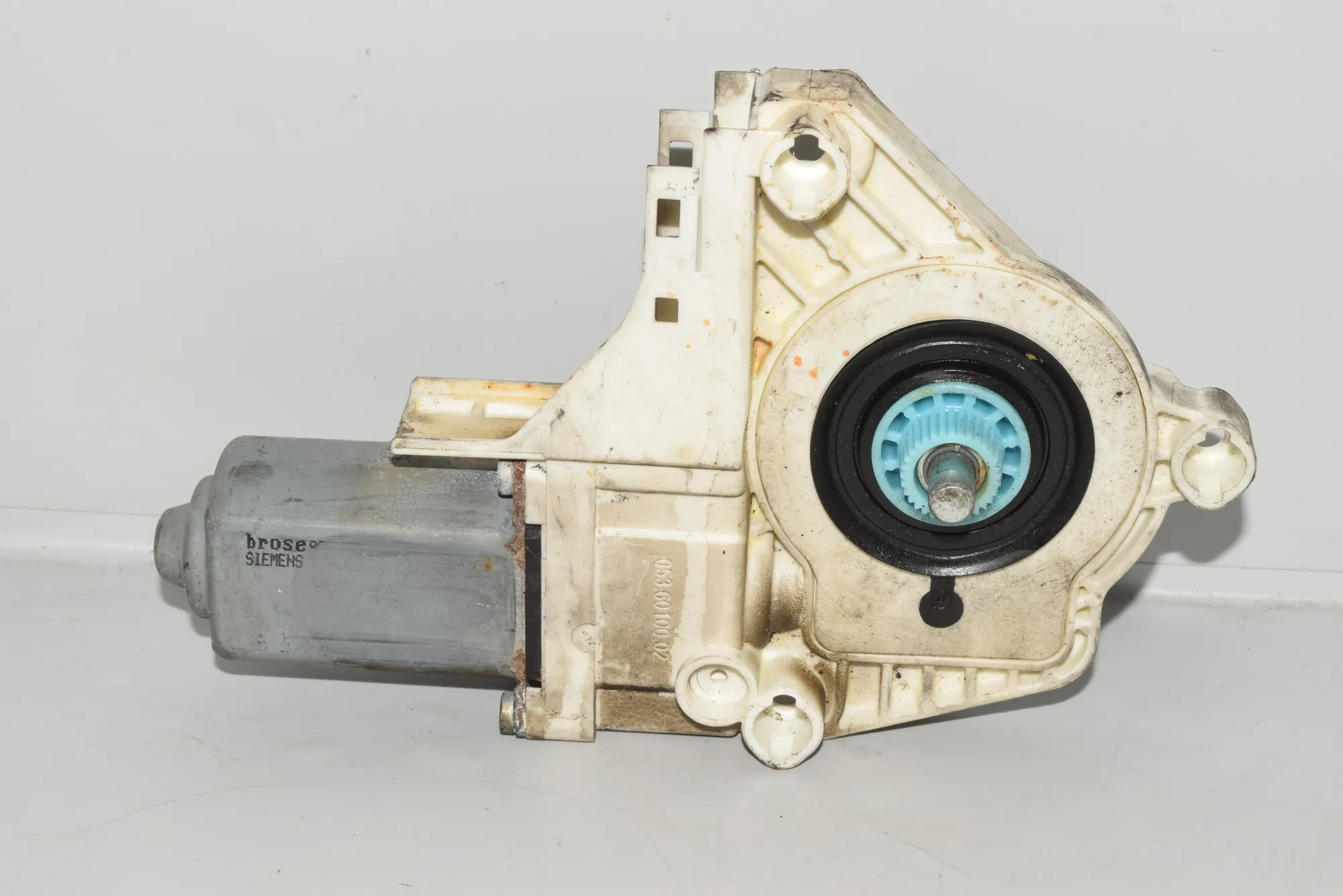 Rear Right Door Window Control Motor – OEM 0536010002 · LAND ROVER RANGE ROVER SPORT (L320) 3.6 D 4x4 2008