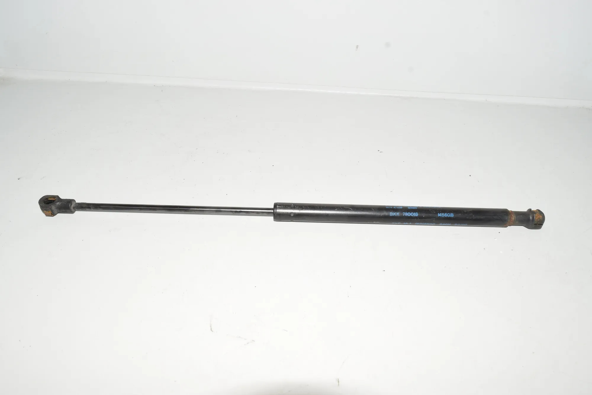 Front Right Bonnet Strut – OEM 01612113C · LAND ROVER RANGE ROVER SPORT (L320) 3.6 D 4x4 2008 – 4