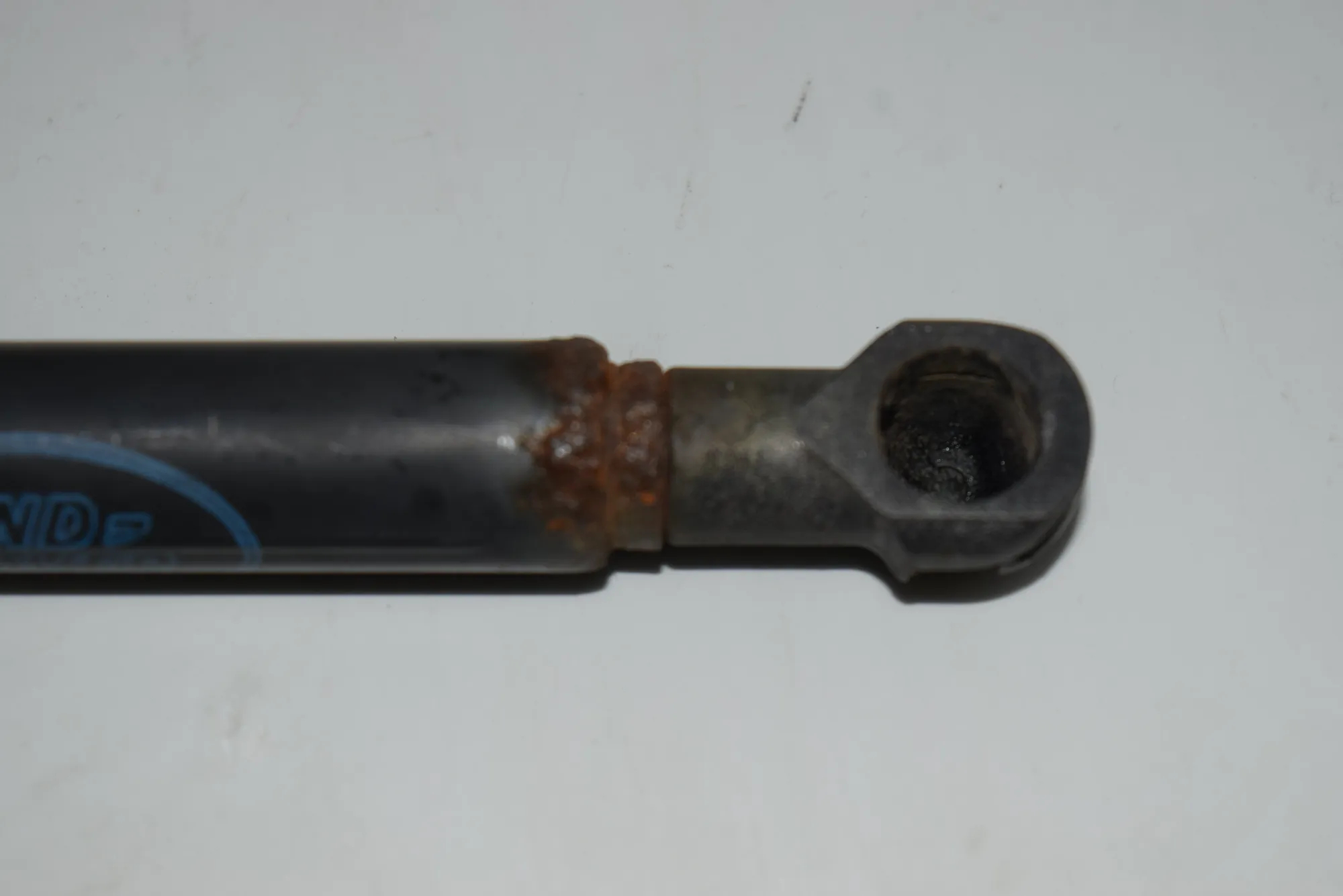 Front Right Bonnet Strut – OEM 01612113C · LAND ROVER RANGE ROVER SPORT (L320) 3.6 D 4x4 2008 – 5