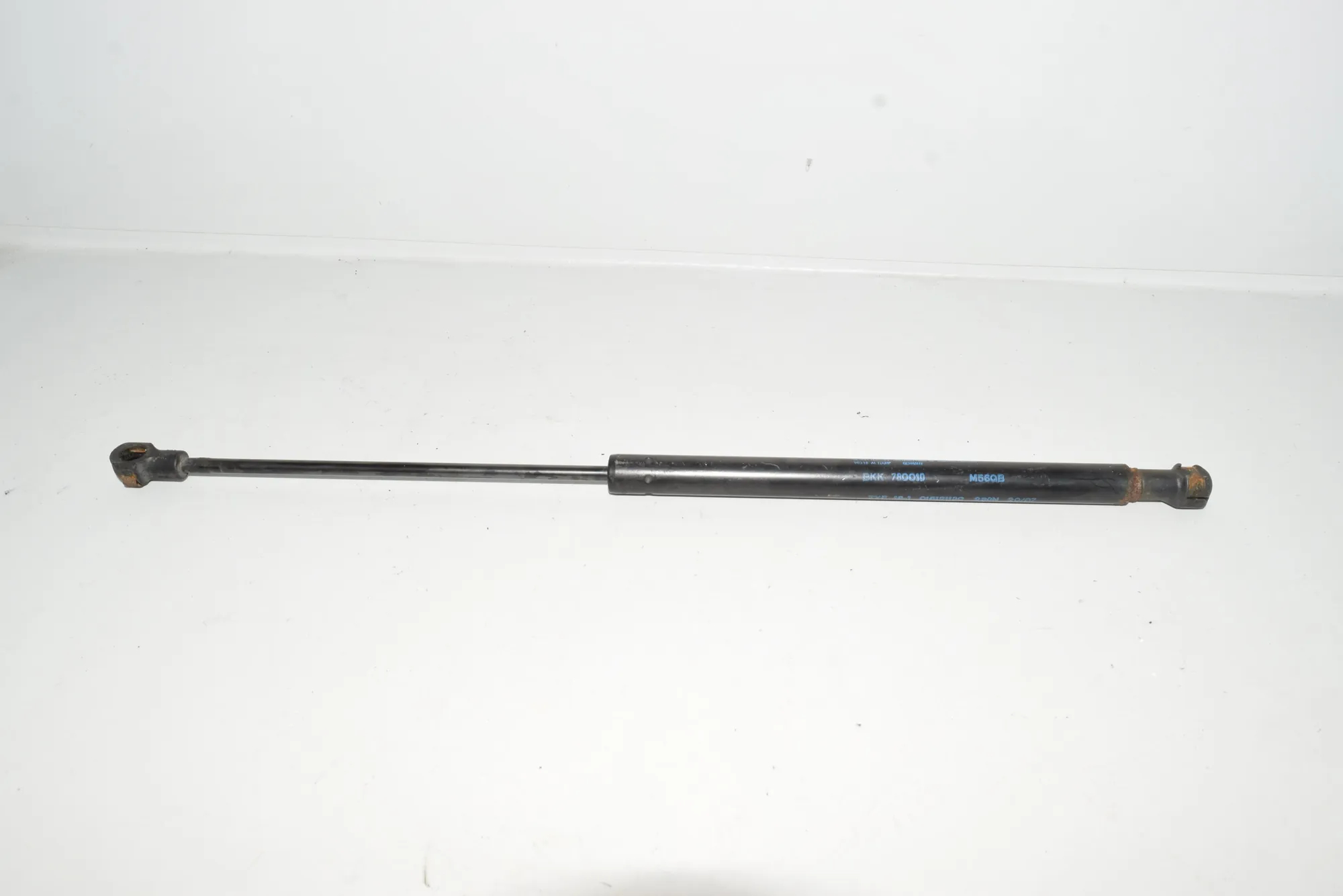 Front Right Bonnet Strut – OEM 01612113C · LAND ROVER RANGE ROVER SPORT (L320) 3.6 D 4x4 2008