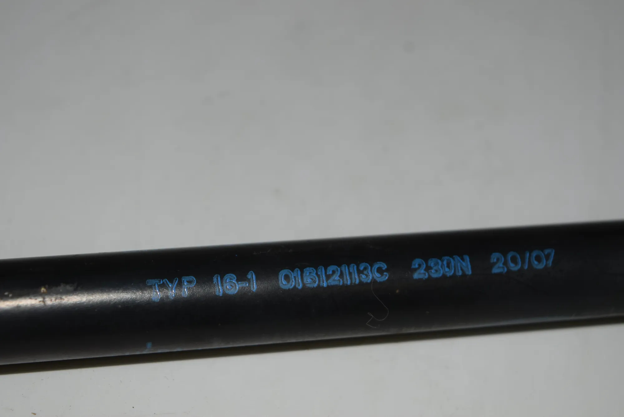 Front Right Bonnet Strut – OEM 01612113C · LAND ROVER RANGE ROVER SPORT (L320) 3.6 D 4x4 2008 – 3