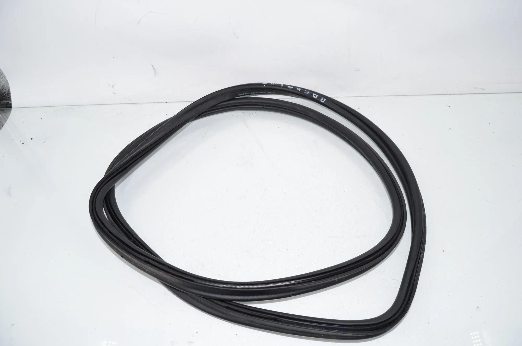 Tailgate Rubber Seal – OEM 7442715 · BMW 5 (G30) (2016 - -) 540 i 2017