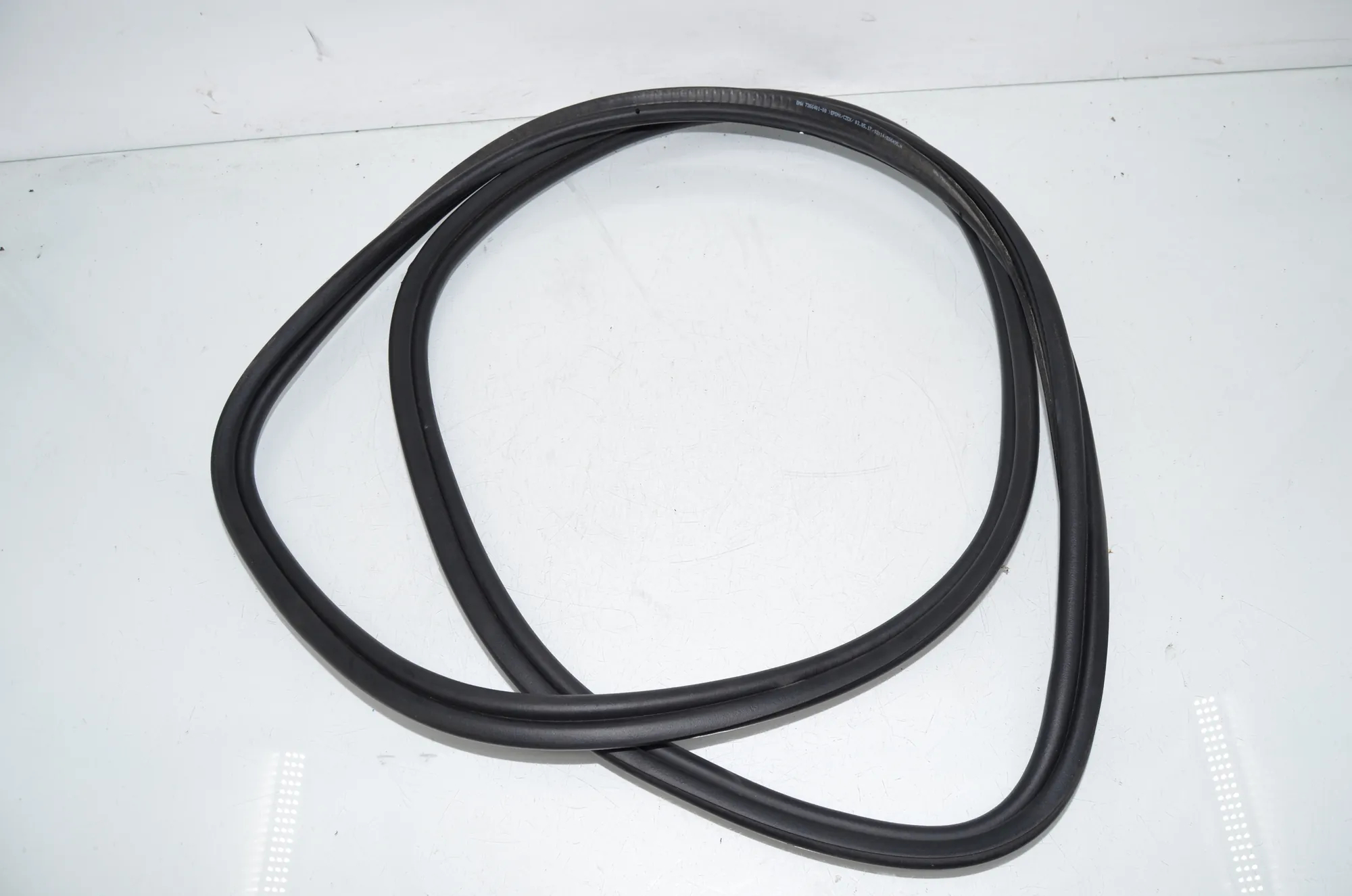 Tailgate Rubber Seal – OEM 7442715 · BMW 5 (G30) (2016 - -) 540 i 2017 – 3