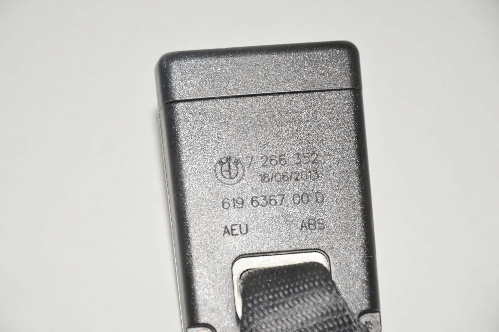 Rear Left Seat Buckle – OEM 7266352 · BMW 3 (F30, F80) 320 d xDrive 2013 – 3