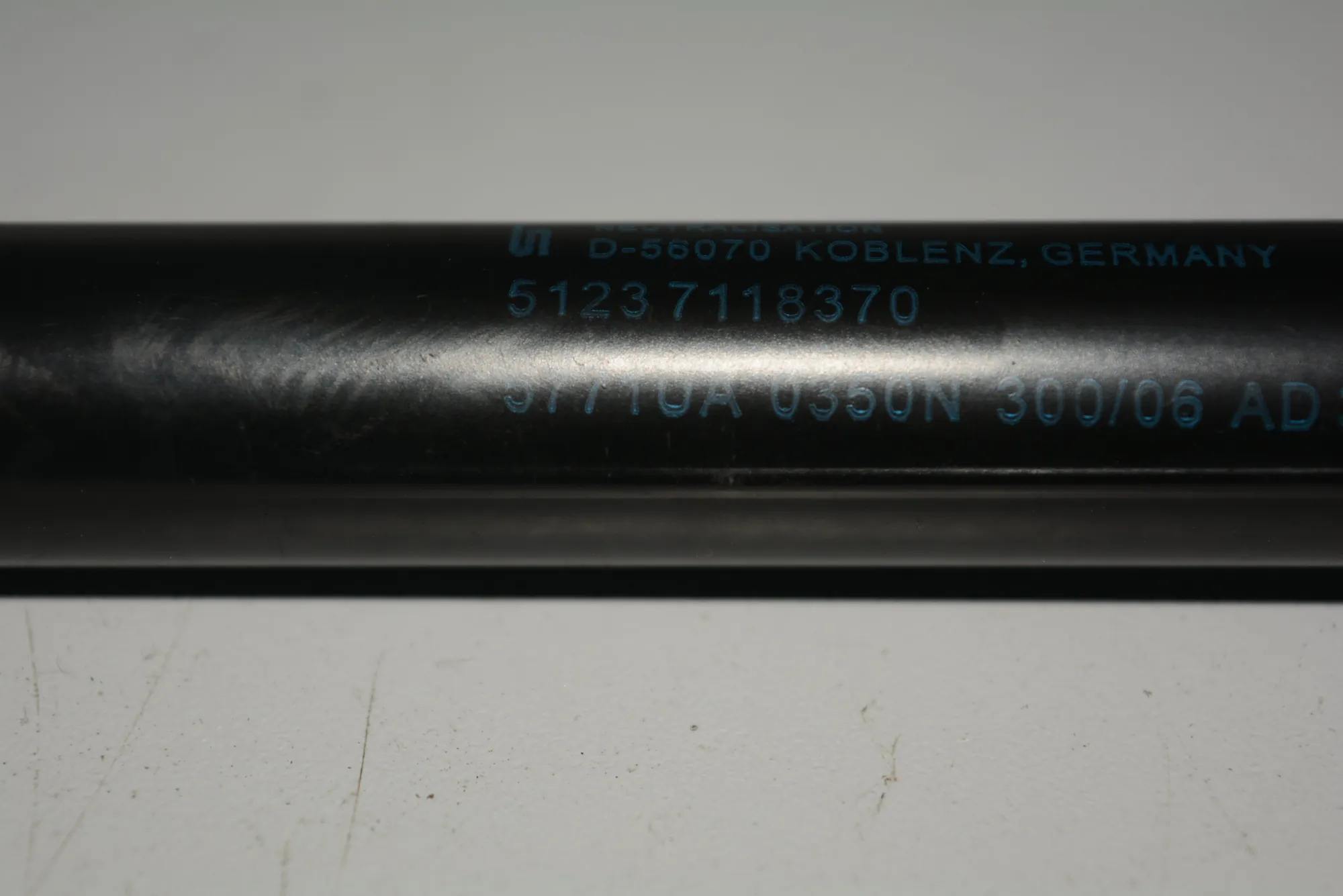 Front Left Bonnet Strut – OEM 7118370 · BMW 1 (E87) 118 d 2006 – 2