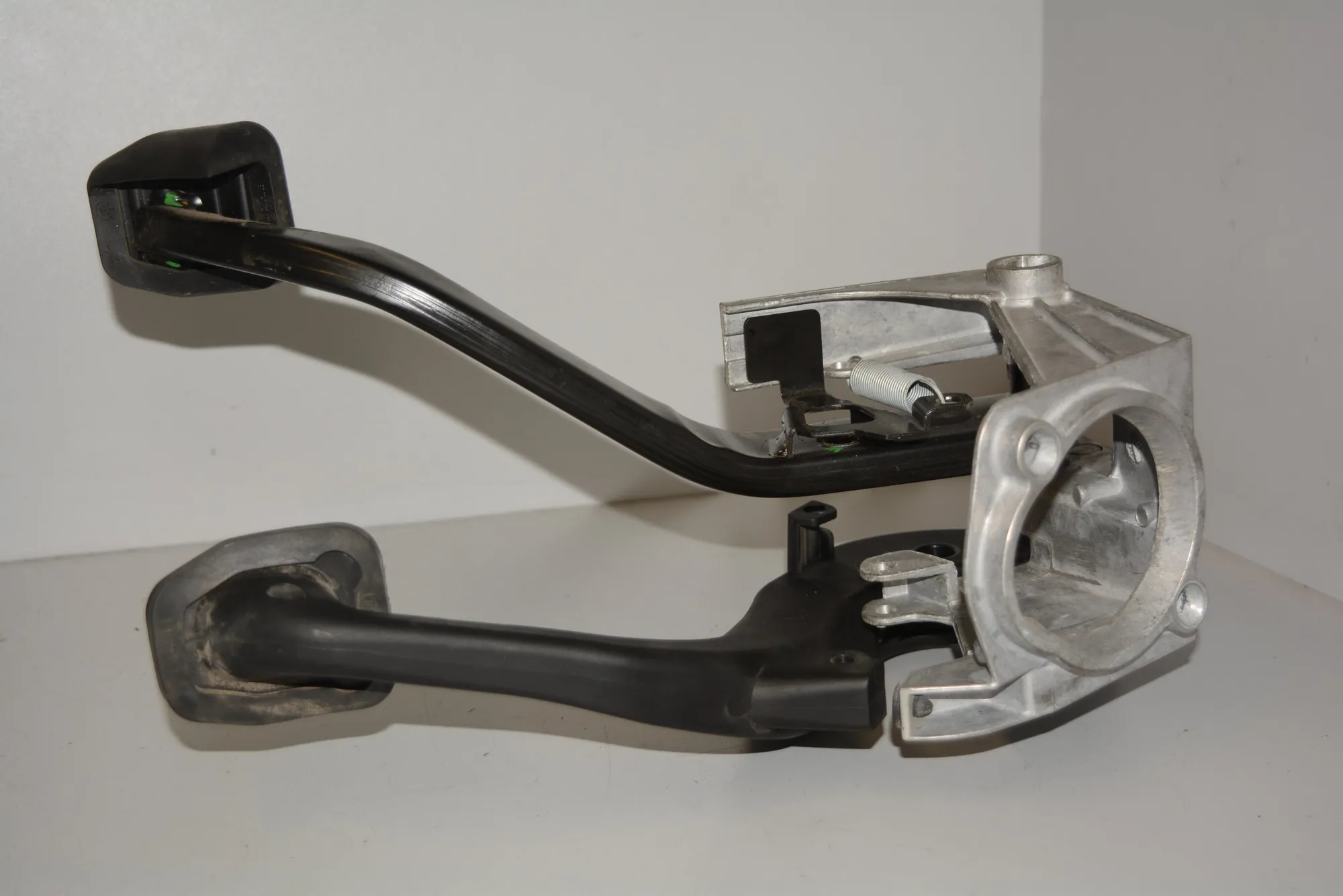 Brake Pedal – OEM 67613106751665 · BMW 1 (E87) 118 d 2006 – 5