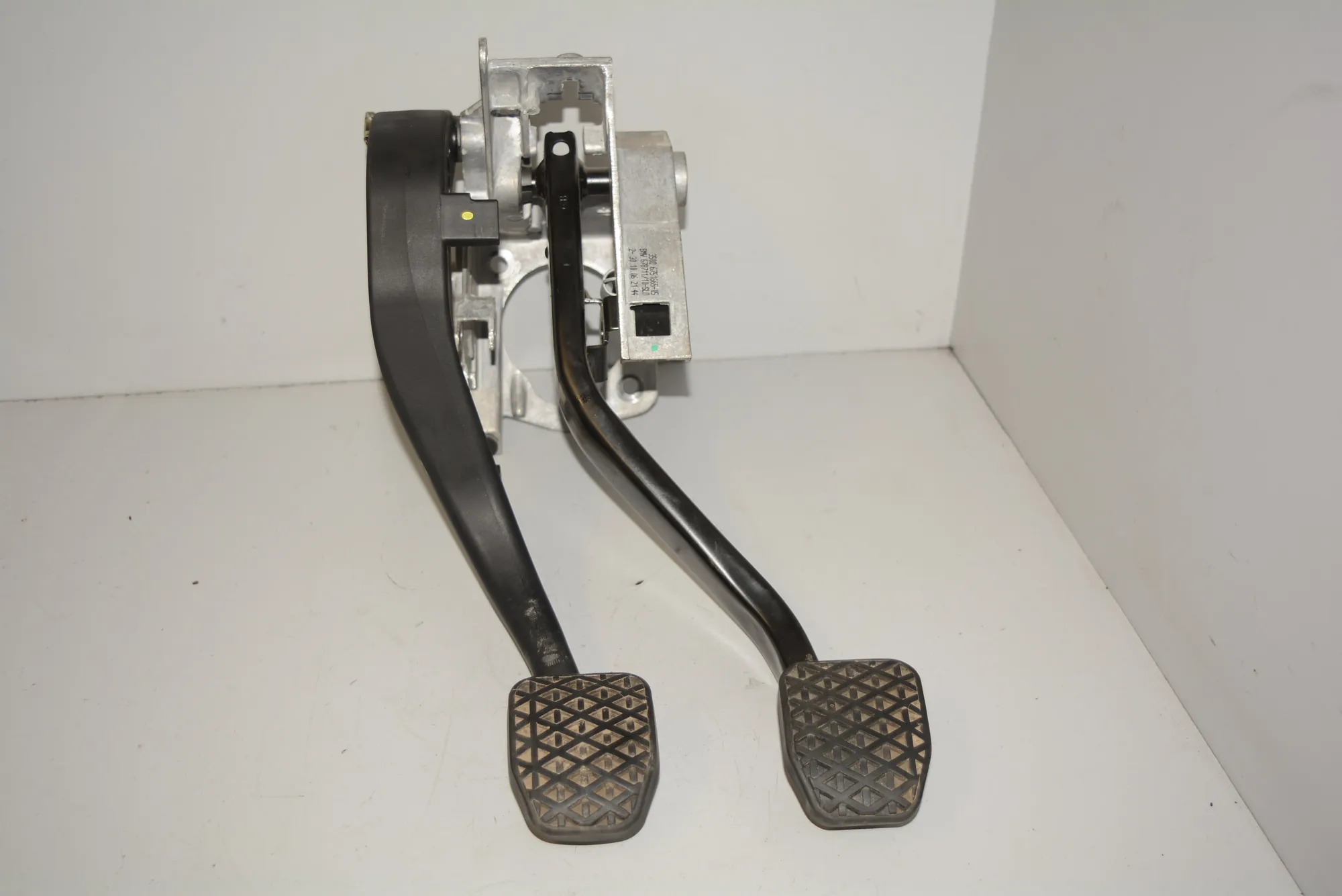 Brake Pedal – OEM 67613106751665 · BMW 1 (E87) 118 d 2006
