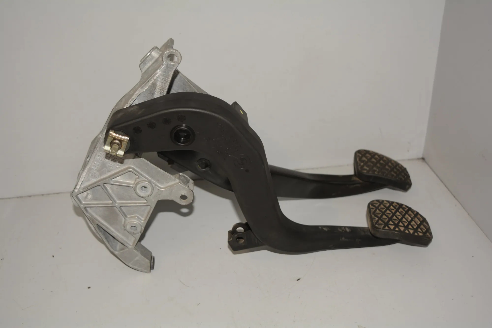 Brake Pedal – OEM 67613106751665 · BMW 1 (E87) 118 d 2006 – 2