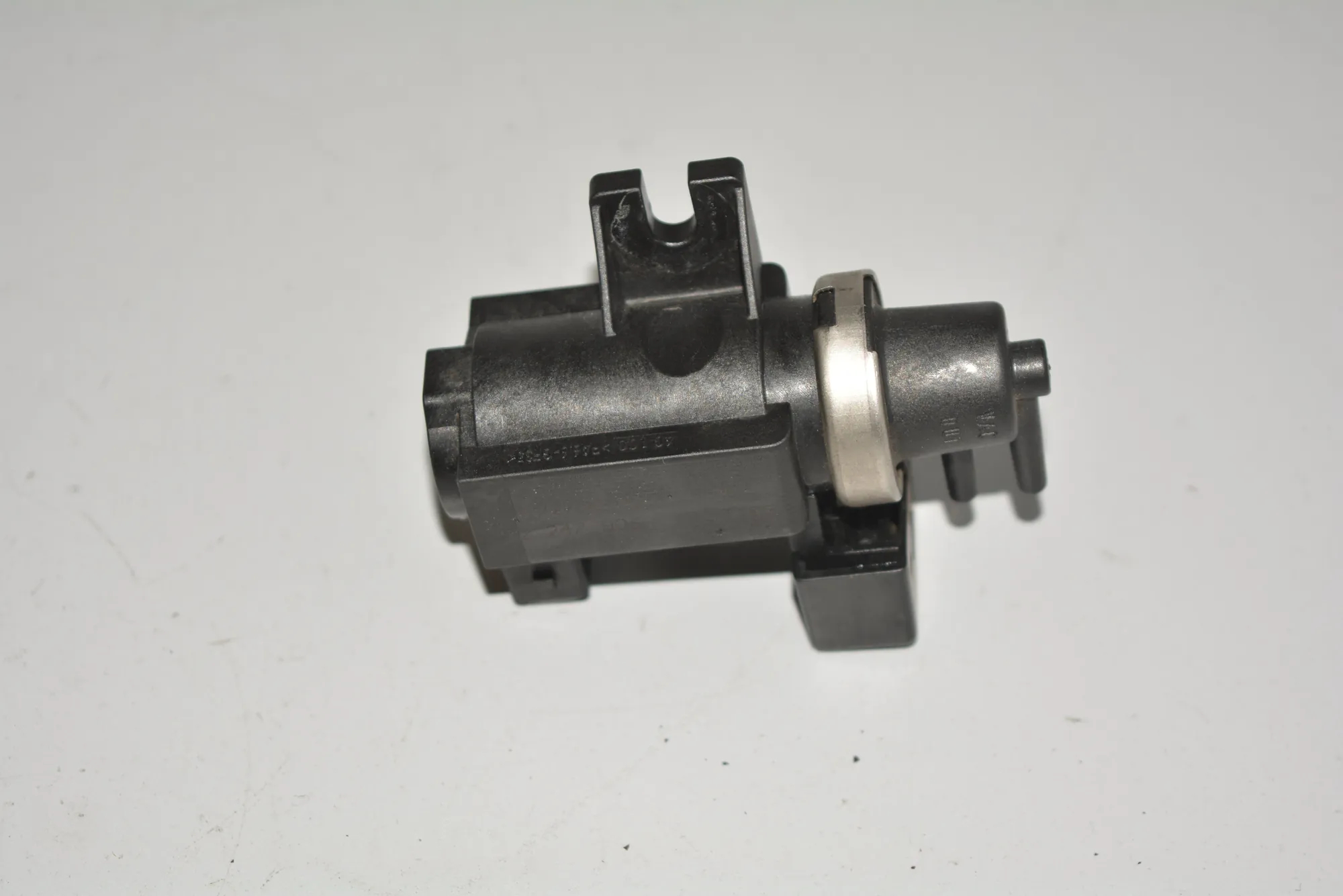 Solenoid Valve – OEM 2247906 · BMW 5 (E39) BMW 5 (E39) 2000