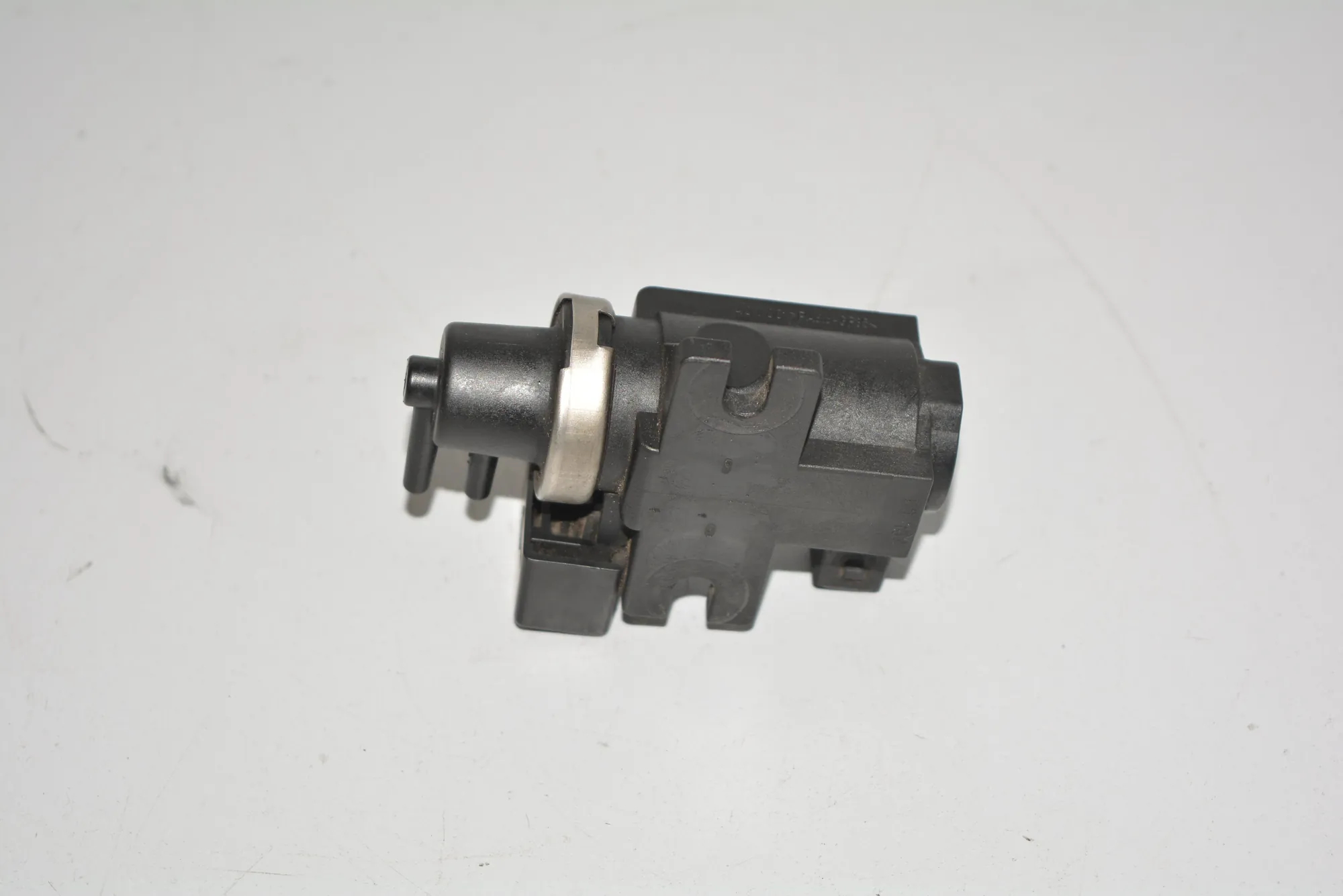 Solenoid Valve – OEM 2247906 · BMW 5 (E39) BMW 5 (E39) 2000