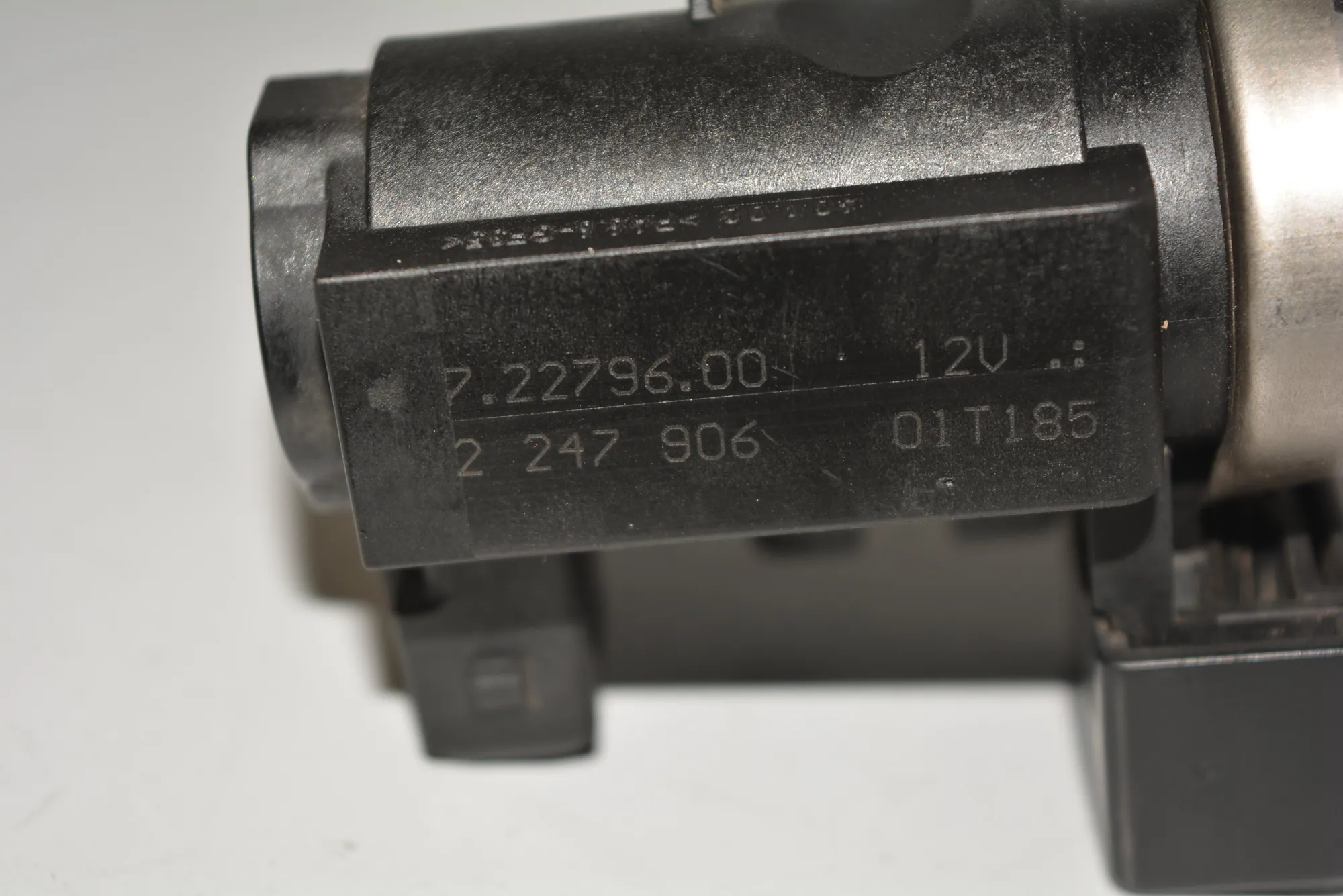 Solenoid Valve – OEM 2247906 · BMW 5 (E39) BMW 5 (E39) 2000 – 4