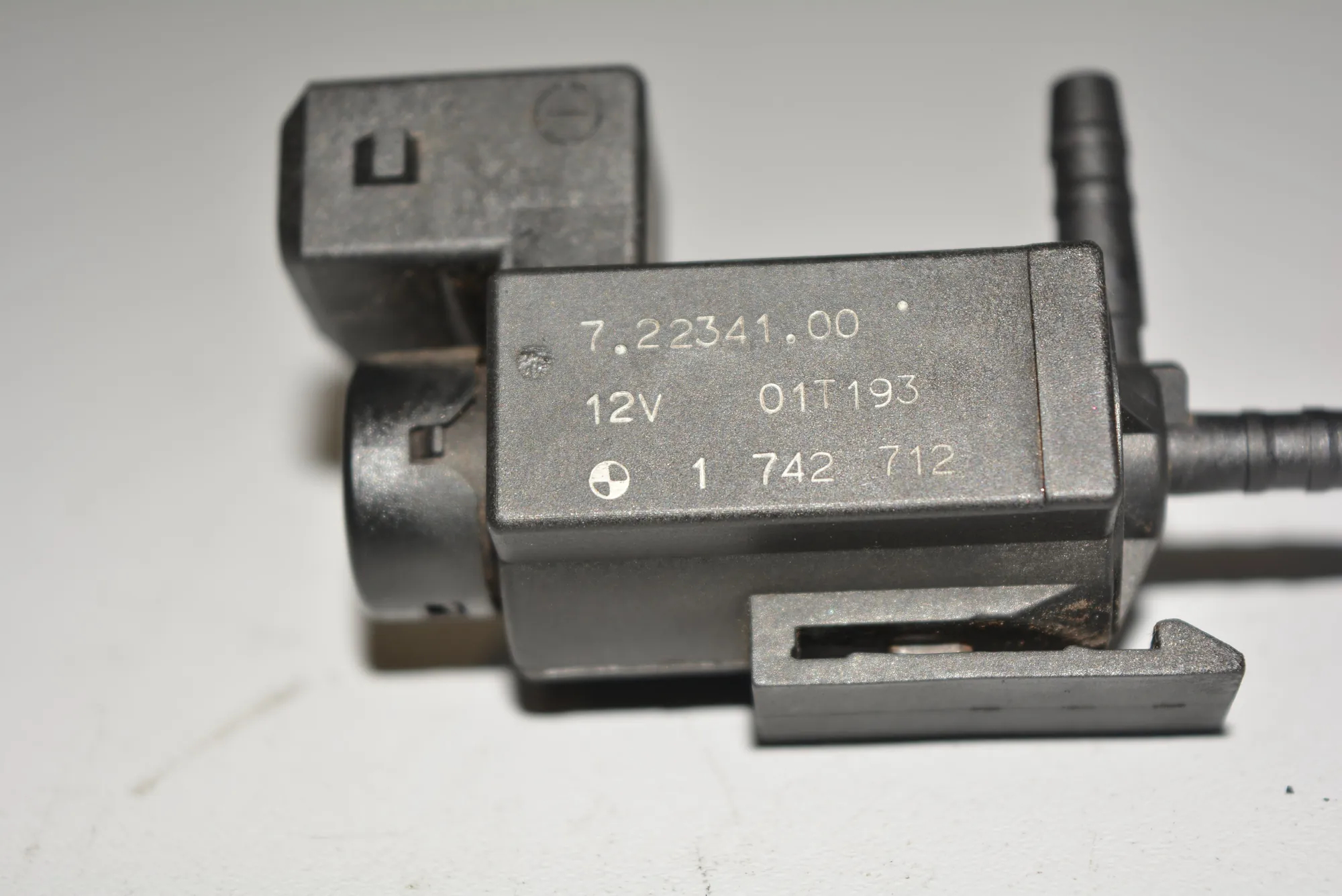 Solenoid Valve – OEM 1742712 · BMW 5 (E39) BMW 5 (E39) 2001 – 5
