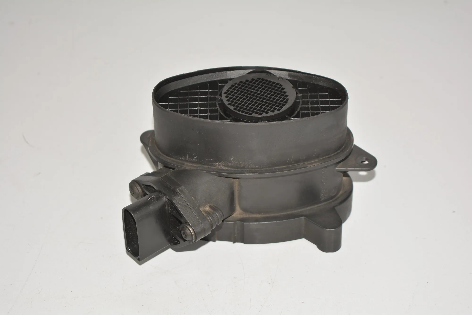 Mass Air Flow Sensor MAF – OEM 0928400468 · BMW 5 (E39) BMW 5 (E39) 2001