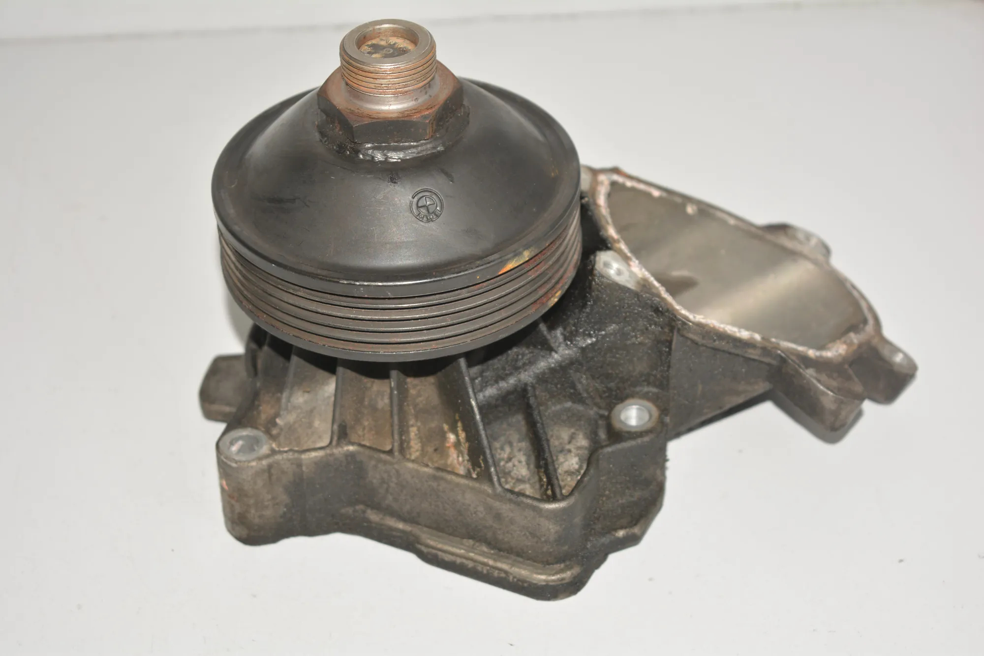 Water Pump – OEM 017852657 · BMW 5 (E39) BMW 5 (E39) 2001