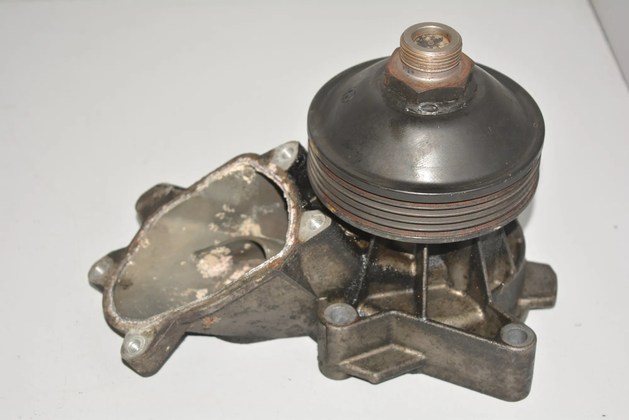 Water Pump – OEM 017852657 · BMW 5 (E39) BMW 5 (E39) 2001 – 2