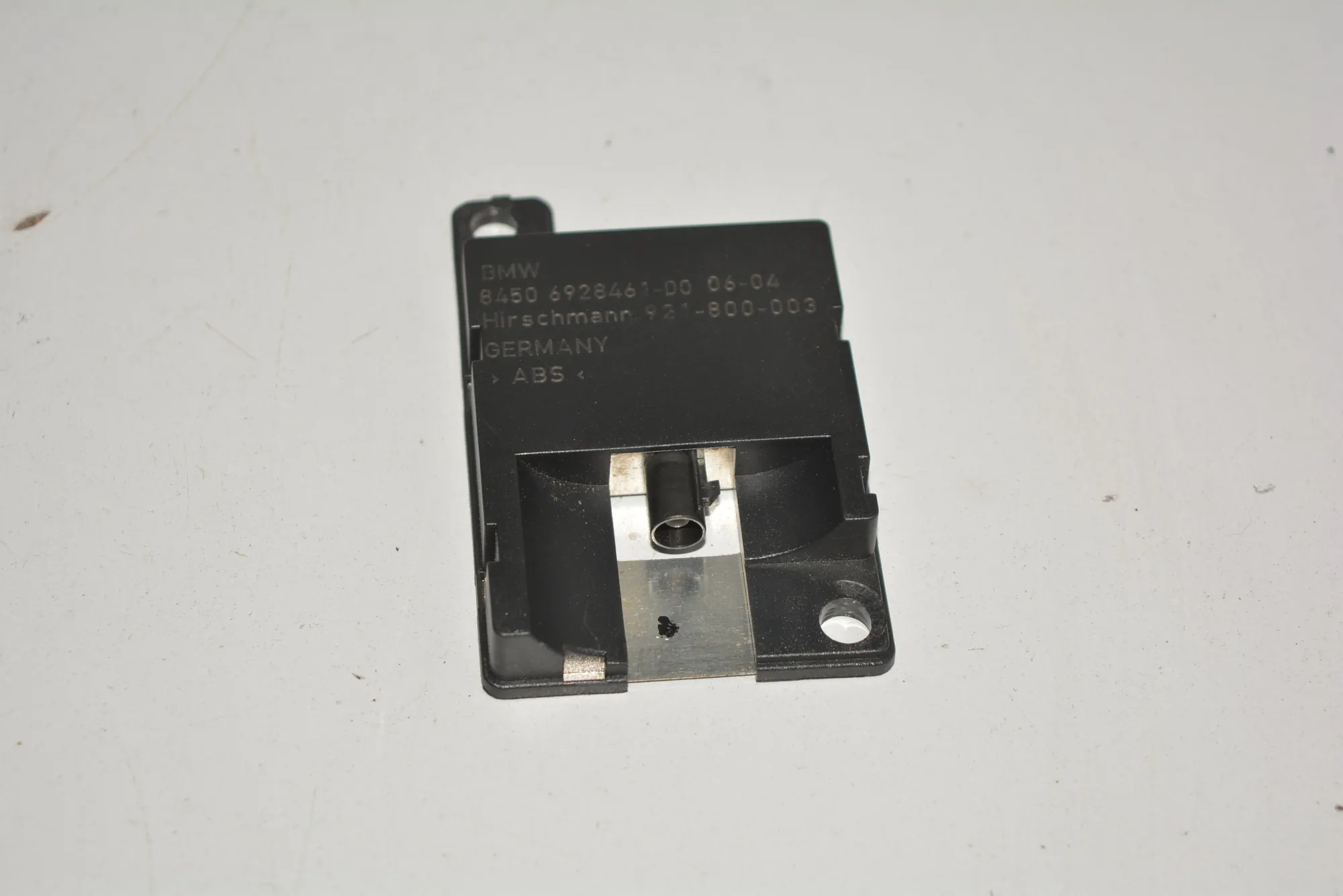 Antenna – OEM 6928461 · BMW X3 (E83) BMW X3 (E83) 2005