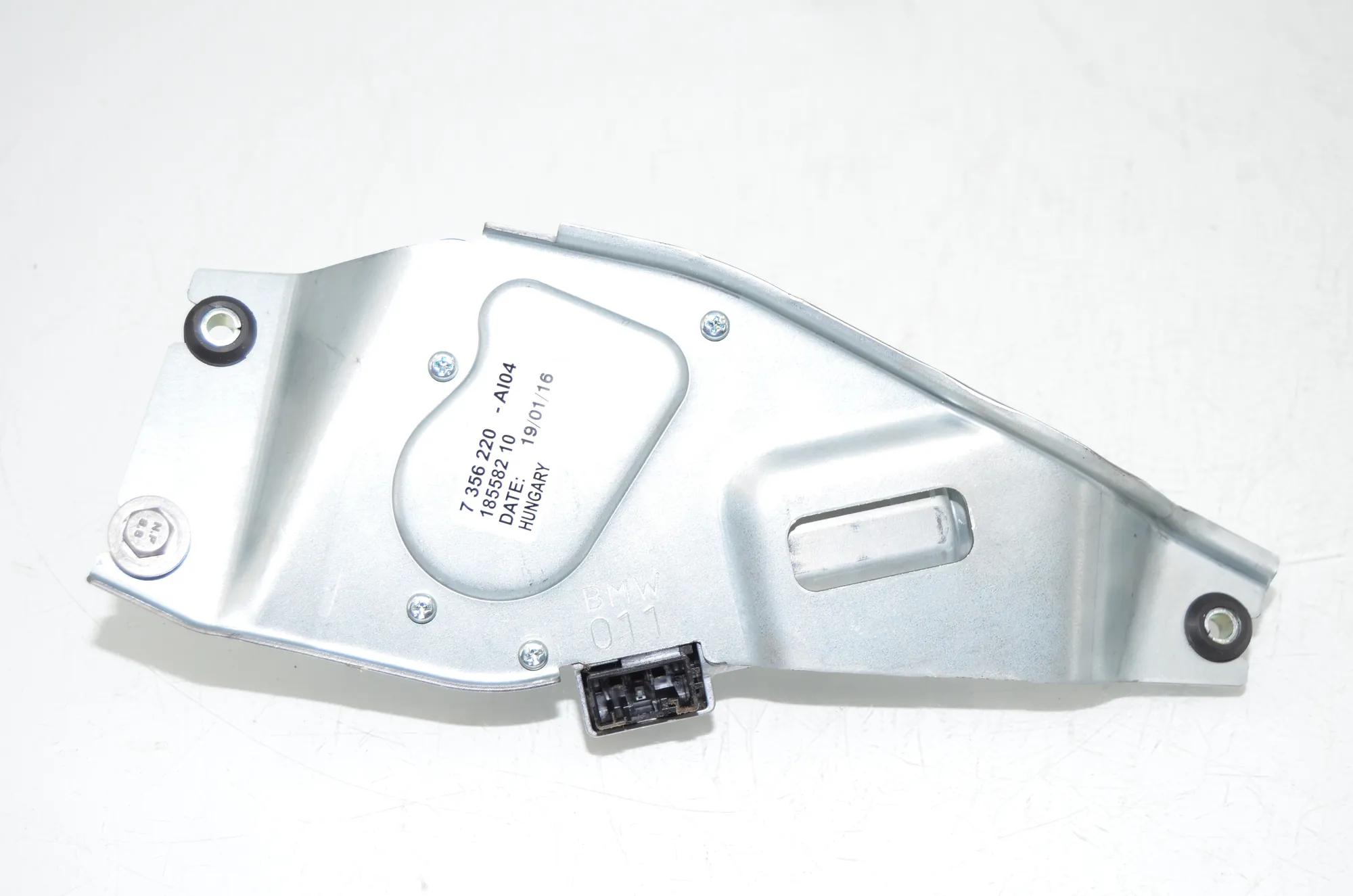 Tailgate Window Wiper Motor – OEM 7356220 · BMW X1 (F48) xDrive 18 d 2016 – 3