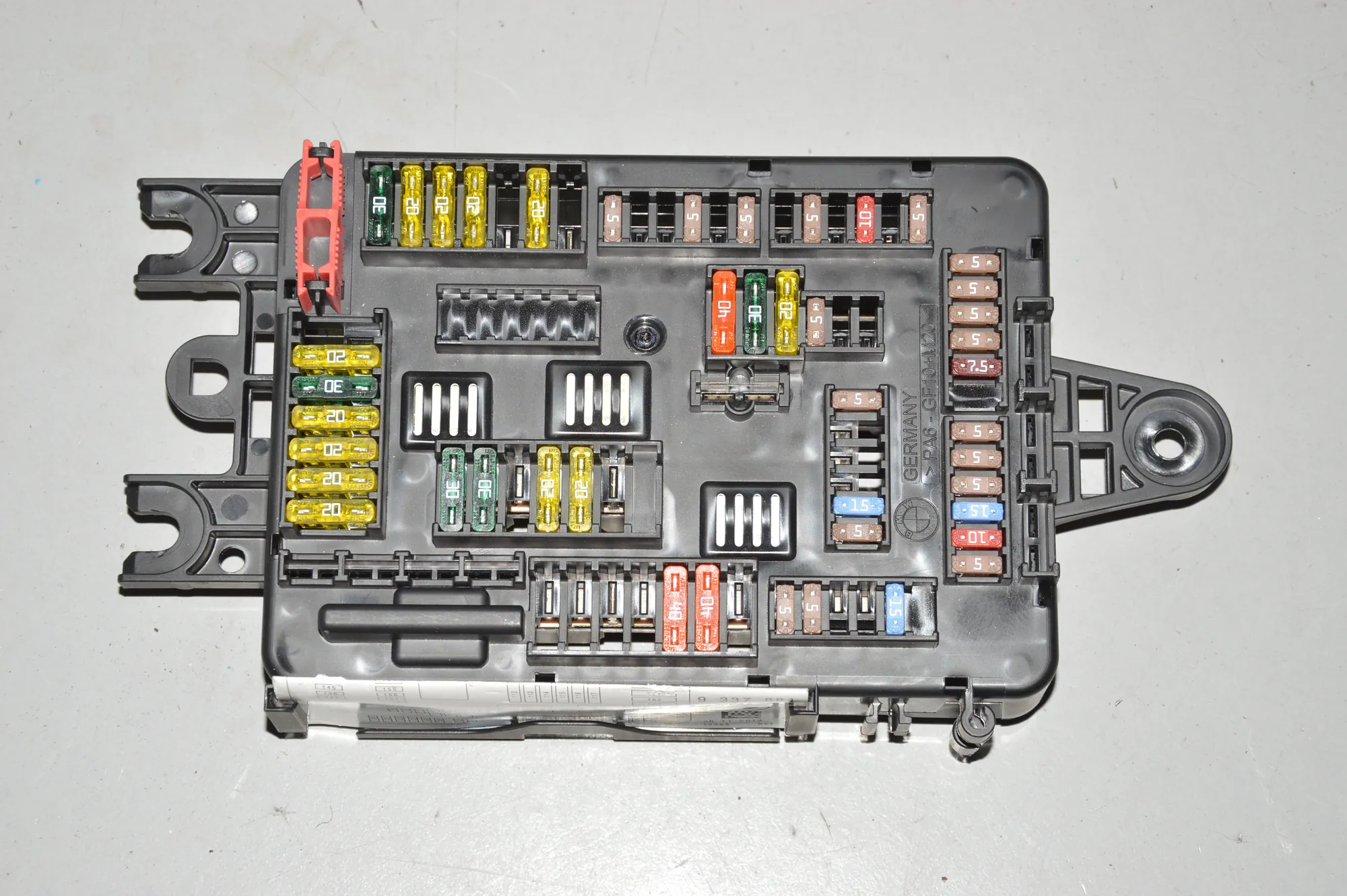 Fuse Box – OEM 9337882 · BMW 3 (F30, F80) 328 i xDrive 2014