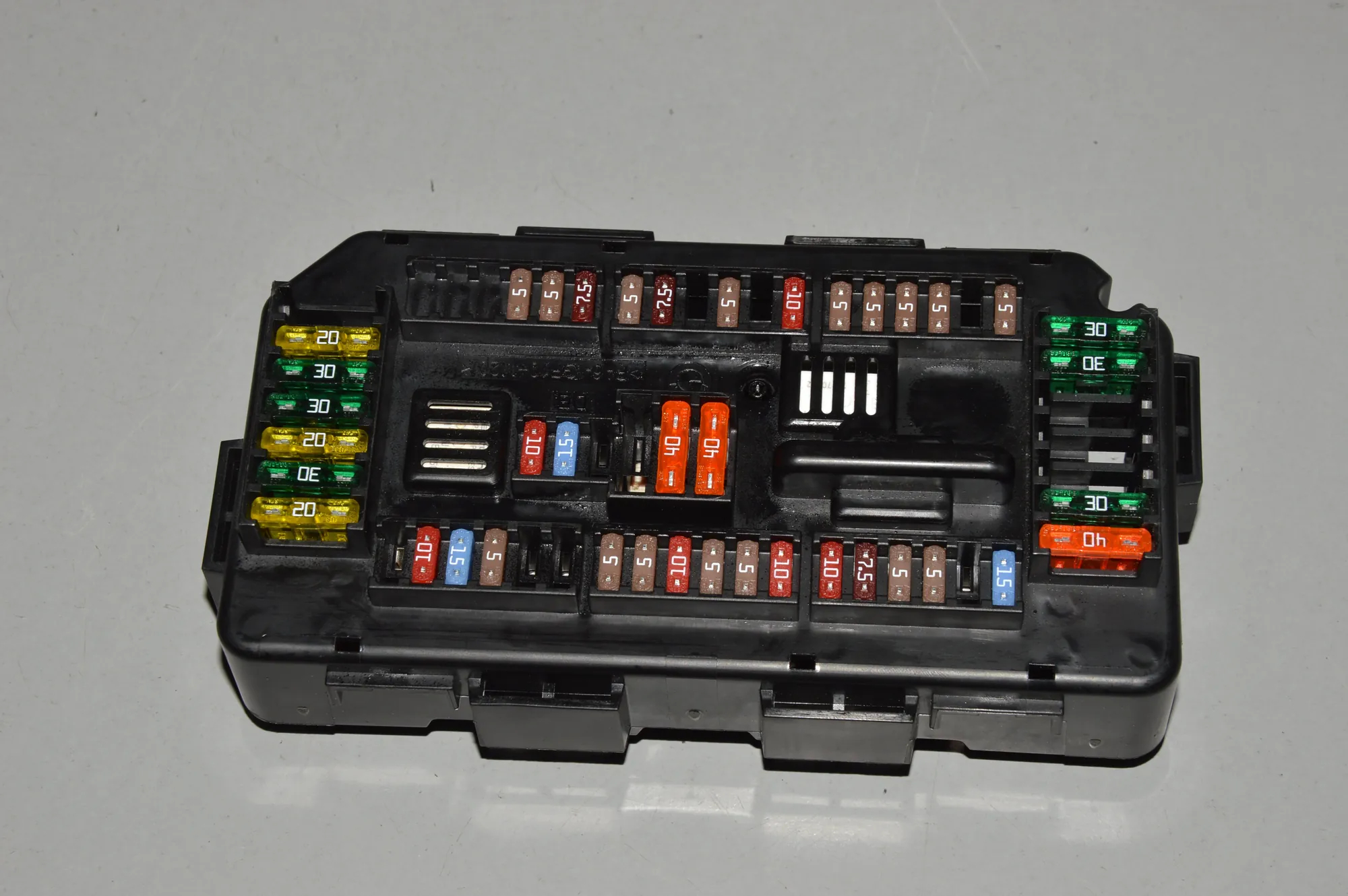 Fuse Box – OEM 9337879 · BMW 3 (F30, F80) 328 i xDrive 2014