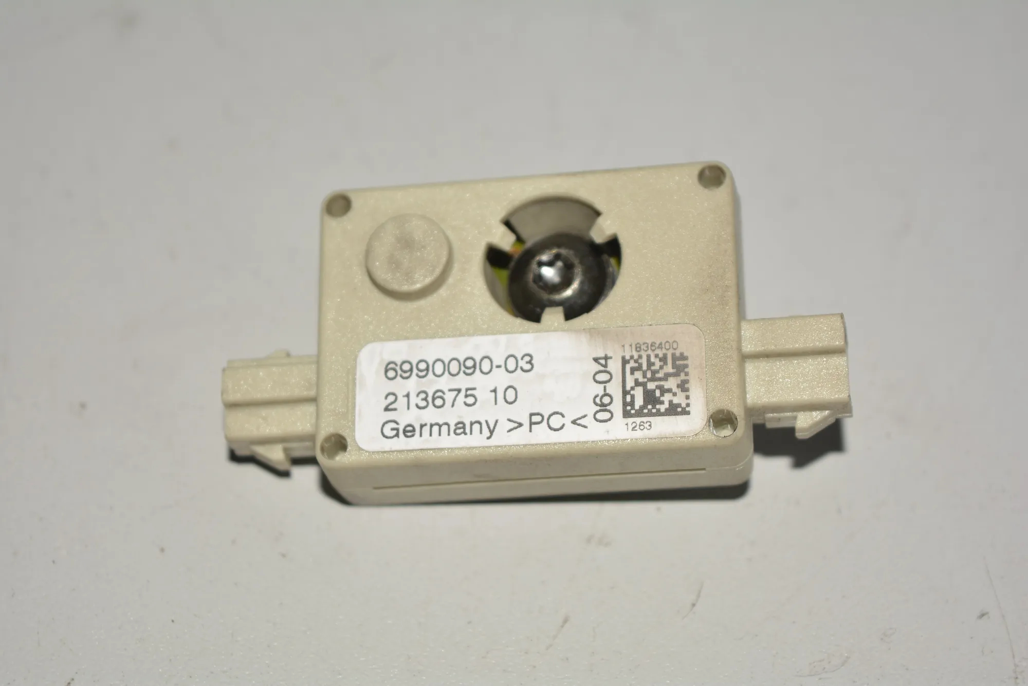 Antenna Amplifier – OEM 6990090 · BMW X3 (E83) BMW X3 (E83) 2005