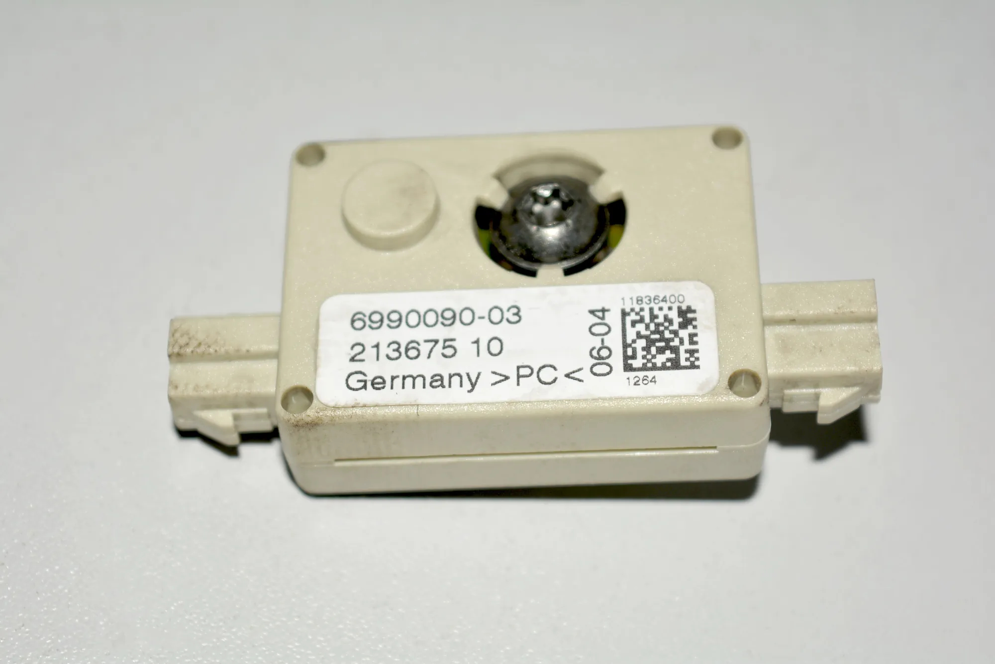 Antenna Amplifier – OEM 6990090 · BMW X3 (E83) BMW X3 (E83) 2005