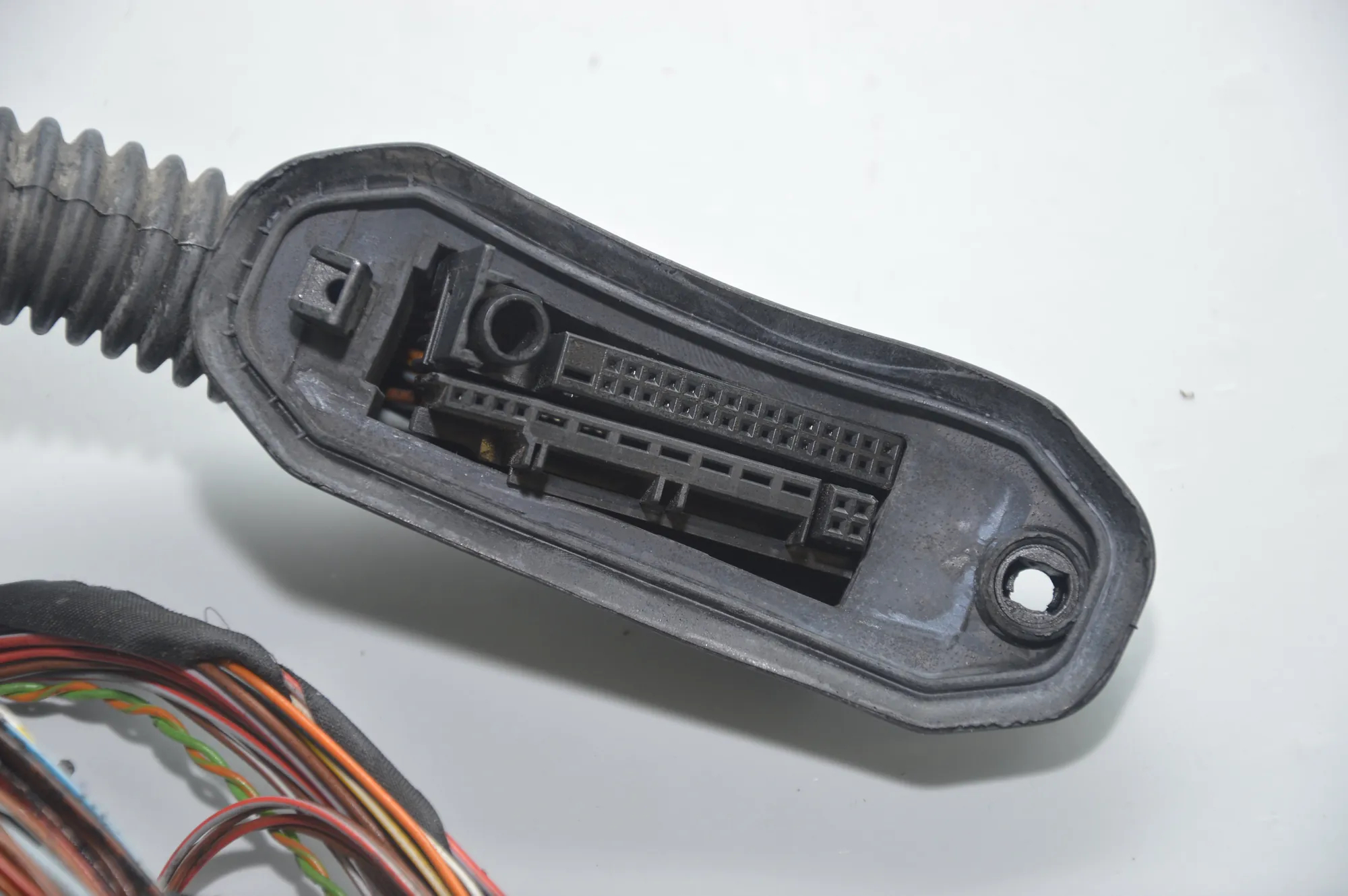Front Right Door Wiring – OEM NA · BMW 7 (F01, F02) BMW 7 (F01, F02) 2008