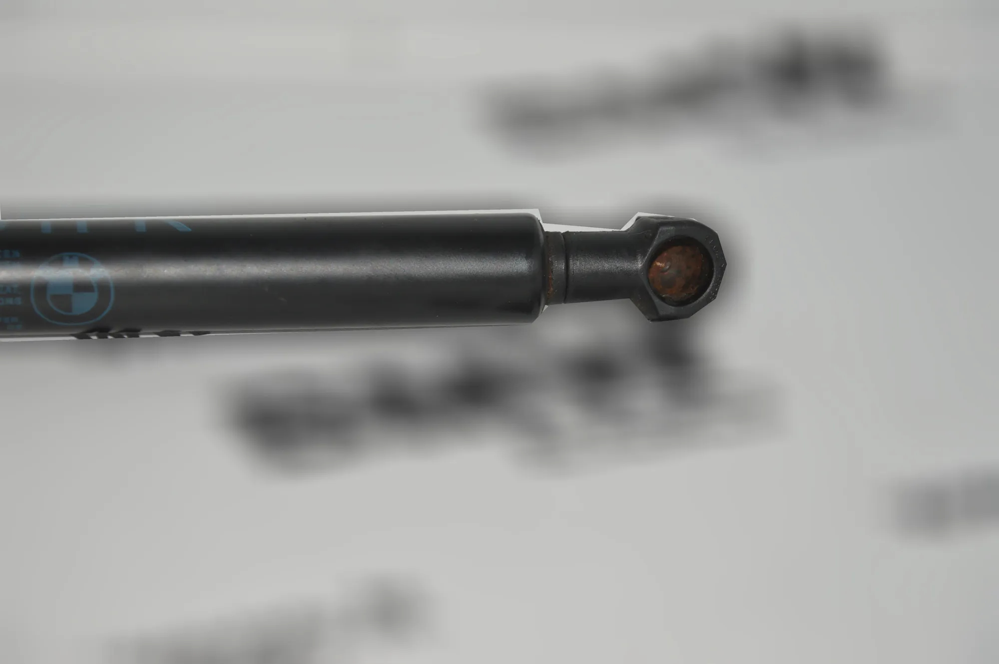 Front Right Bonnet Strut – OEM 7060550 · BMW 3 Touring (E91) 320 d 2007 – 3