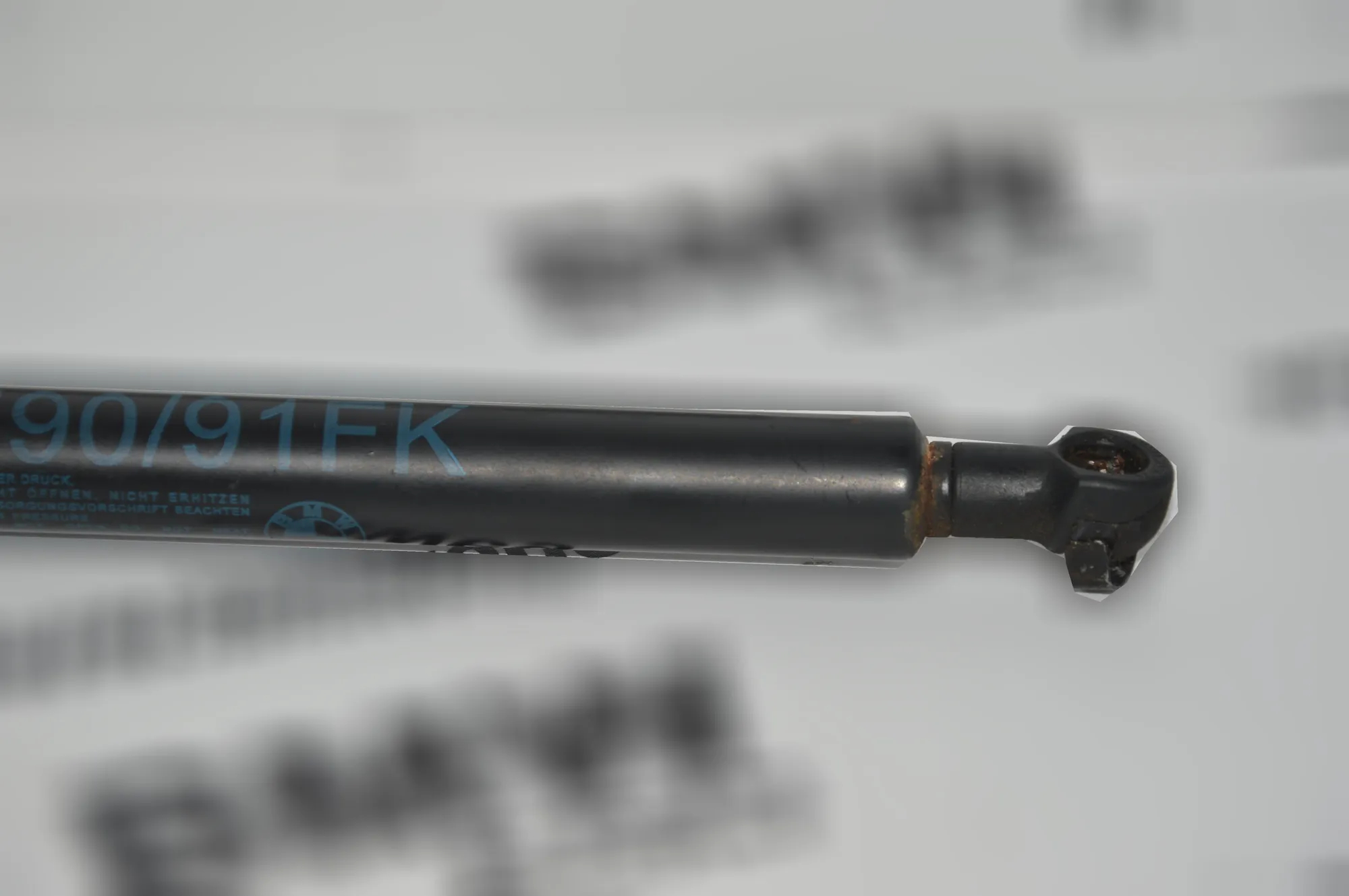 Front Left Bonnet Strut – OEM 7060550 · BMW 3 Touring (E91) 320 d 2007 – 2
