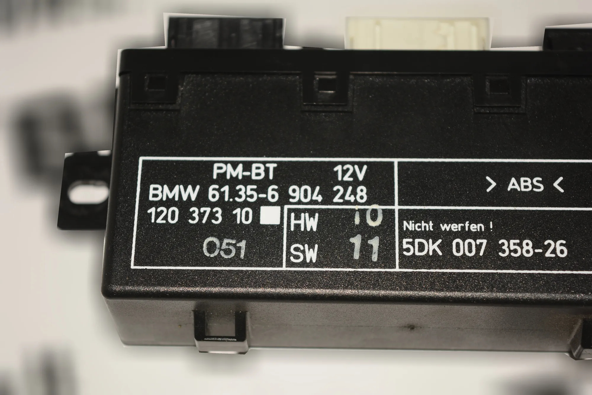 Front Left Door Control Unit – OEM 6904248 · BMW 5 (E39) 525 i 2001 – 4