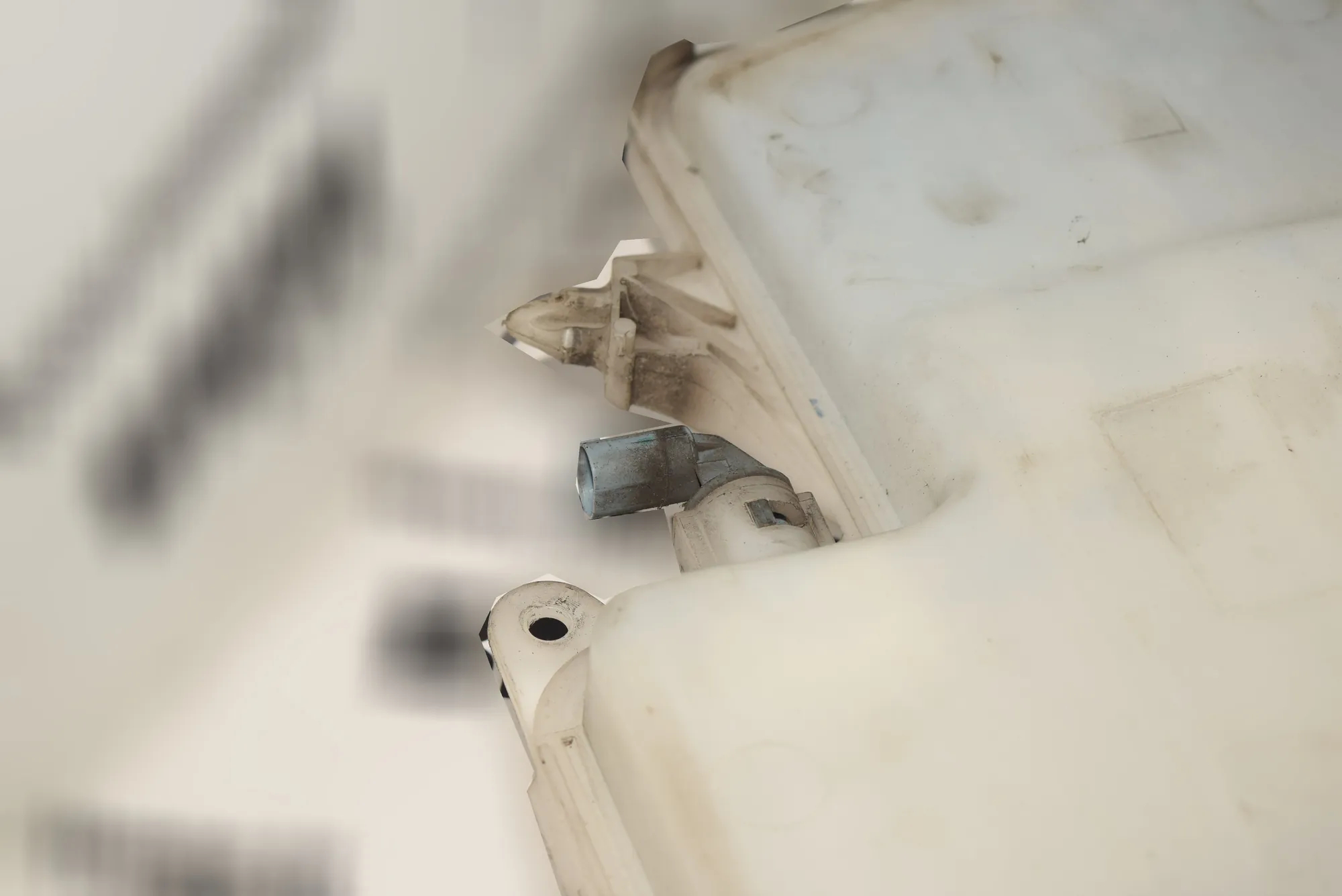 Window Washer Tank – OEM 7124231 · BMW 3 (E90) 320 d 2009 – 3