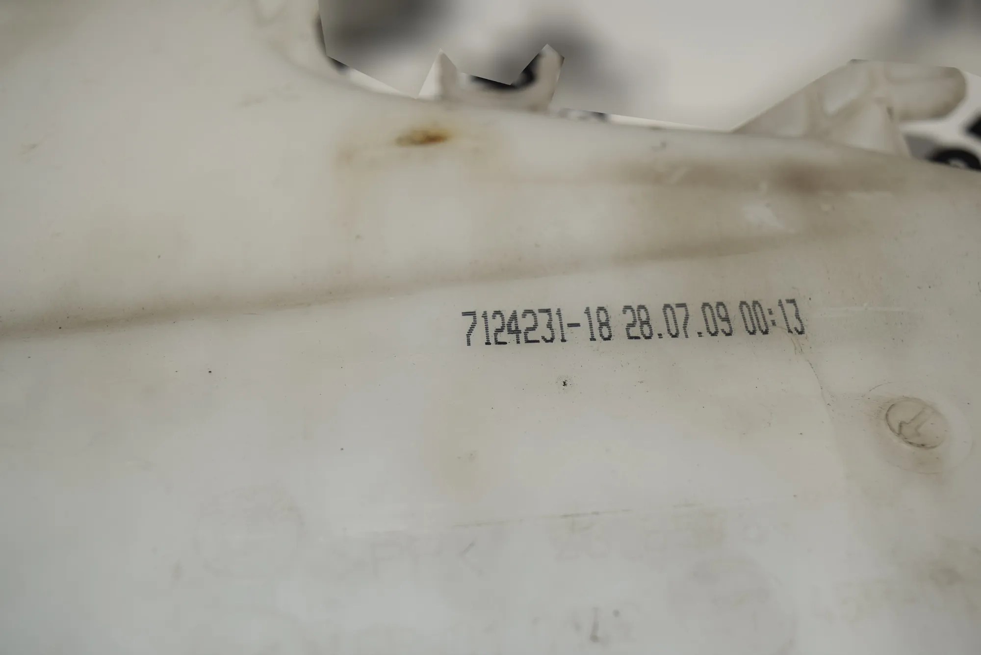 Window Washer Tank – OEM 7124231 · BMW 3 (E90) 320 d 2009 – 5