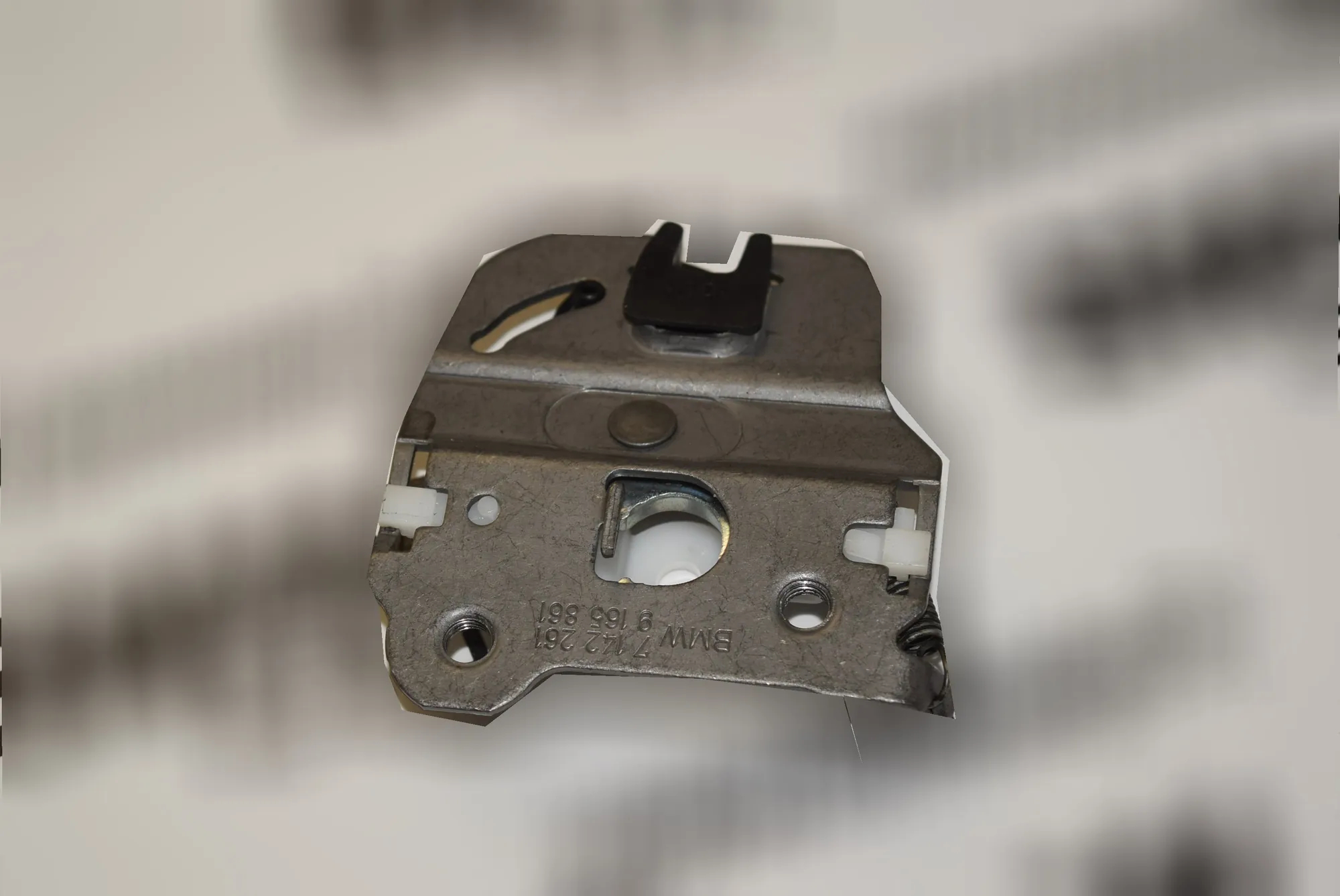 Other Interior Parts – OEM 7142261 · BMW 3 (E90) 320 d 2009 – 2
