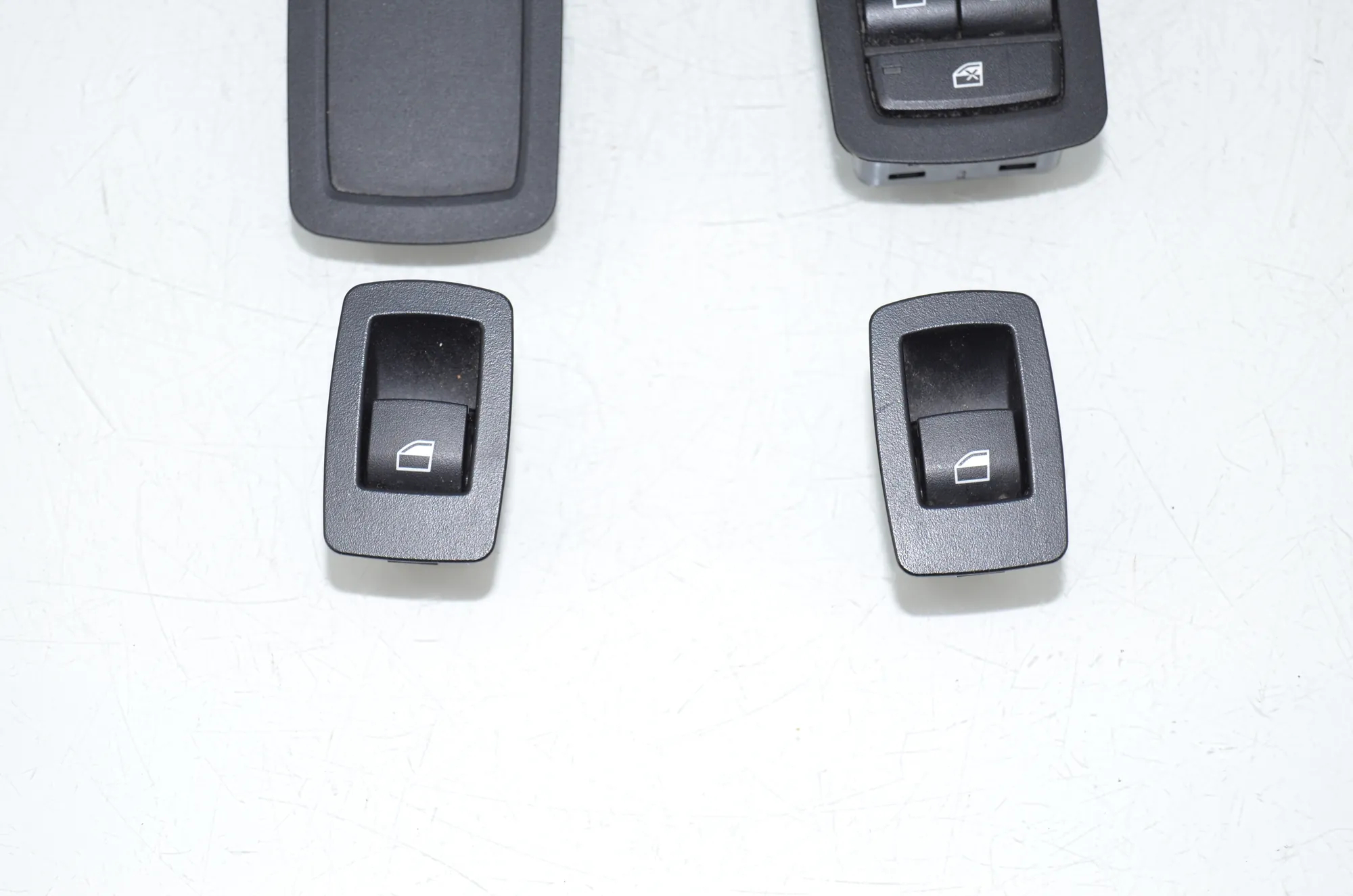 Front Left Door Window Switch – OEM 9362116 · BMW X1 (F48) xDrive 18 d 2016 – 3