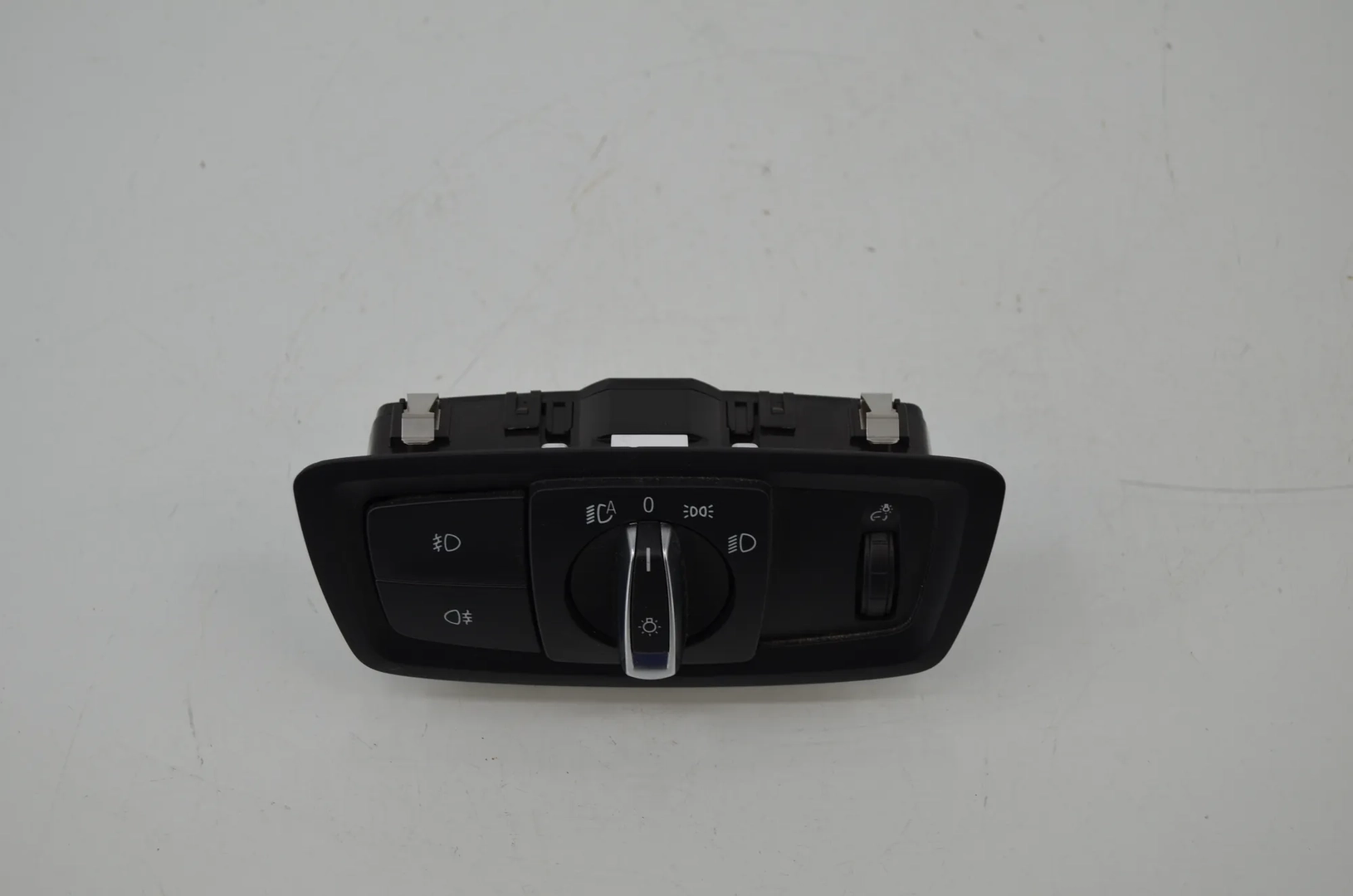 Headlight Switch Control Unit – OEM 9393609 · BMW X1 (F48) xDrive 18 d 2016 – 3