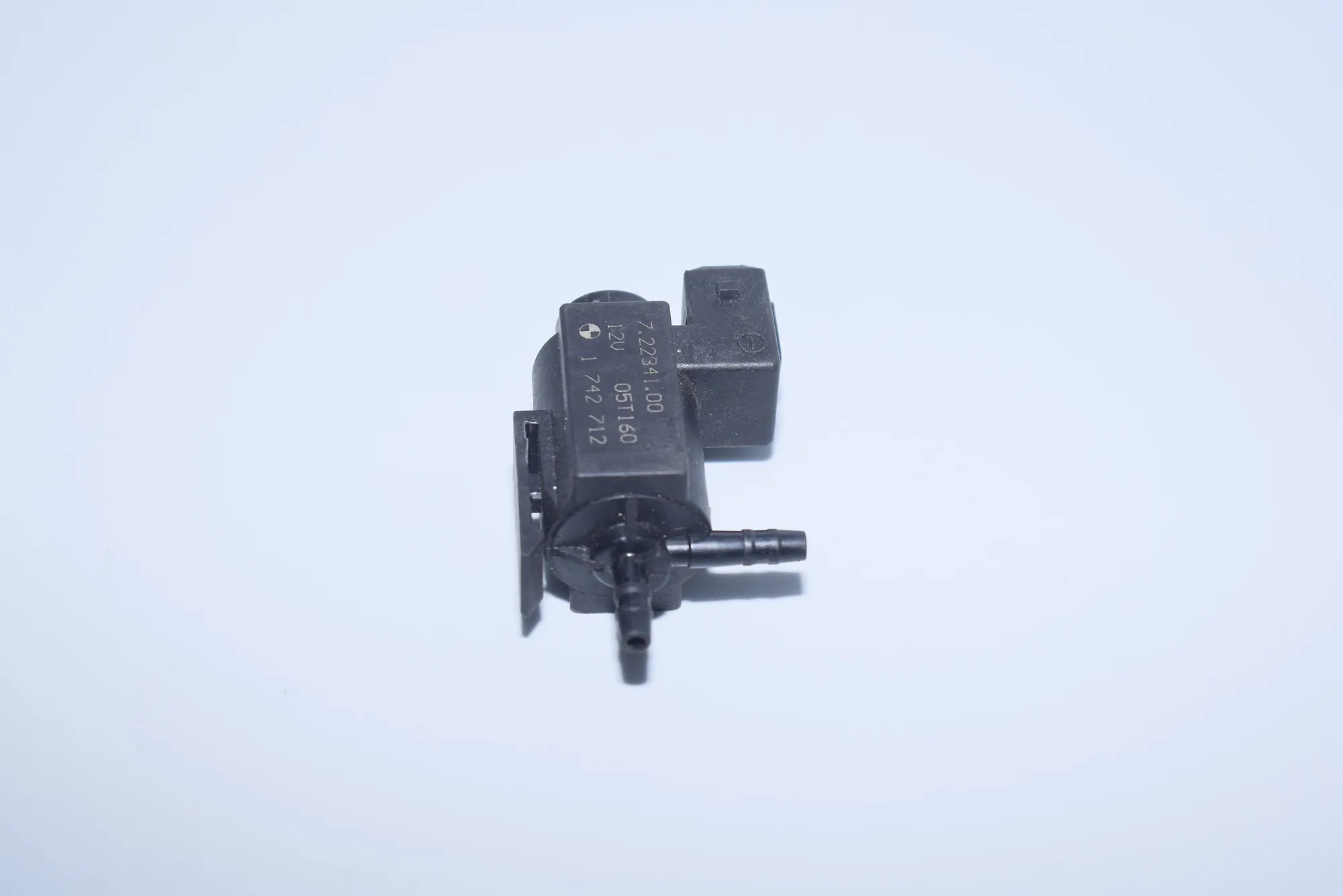 Solenoid Valve – OEM 1742712 · BMW 5 (E39) BMW 5 (E39) 2000