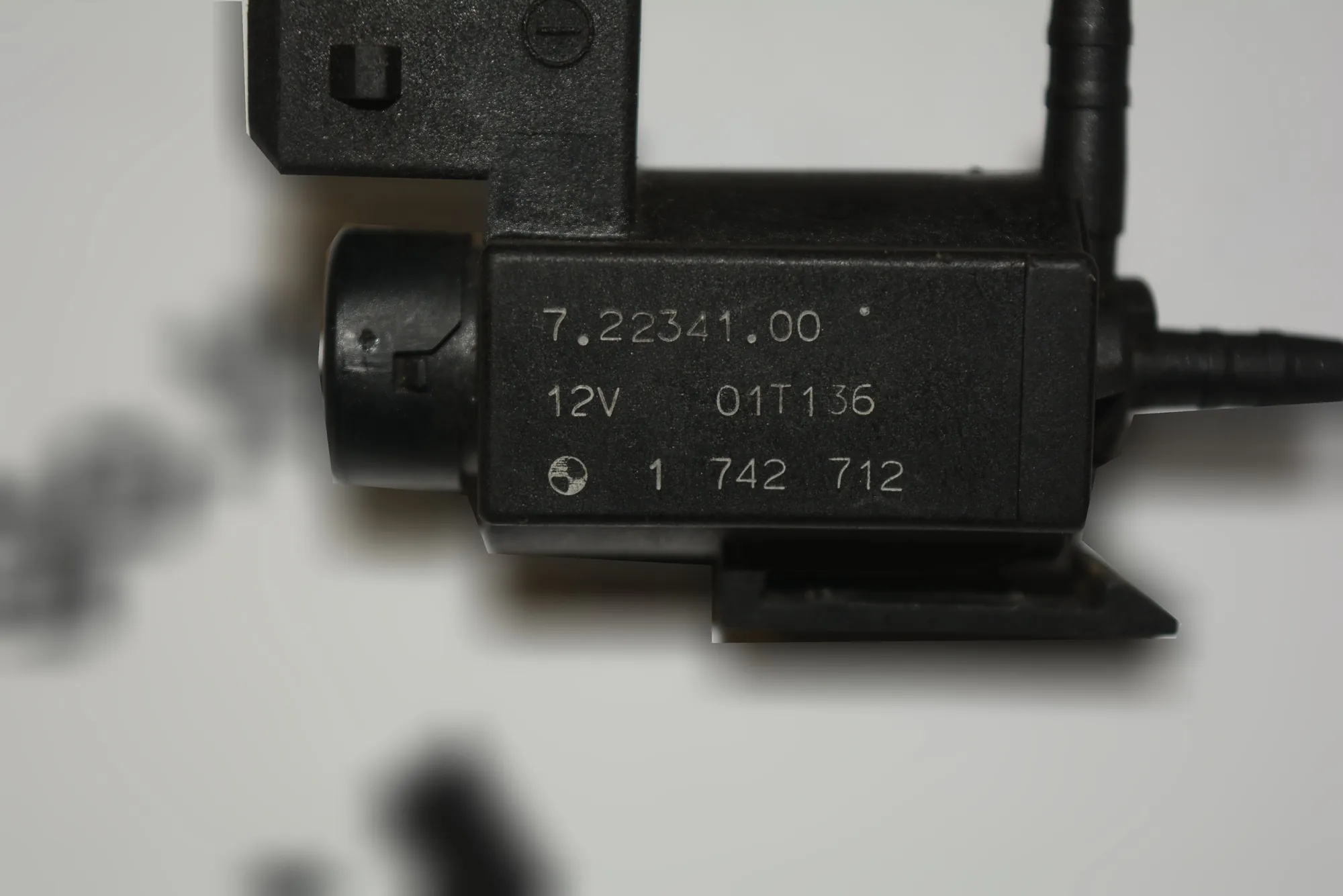 Solenoid Valve – OEM 1742712 · BMW 5 (E39) BMW 5 (E39) 2000 – 5