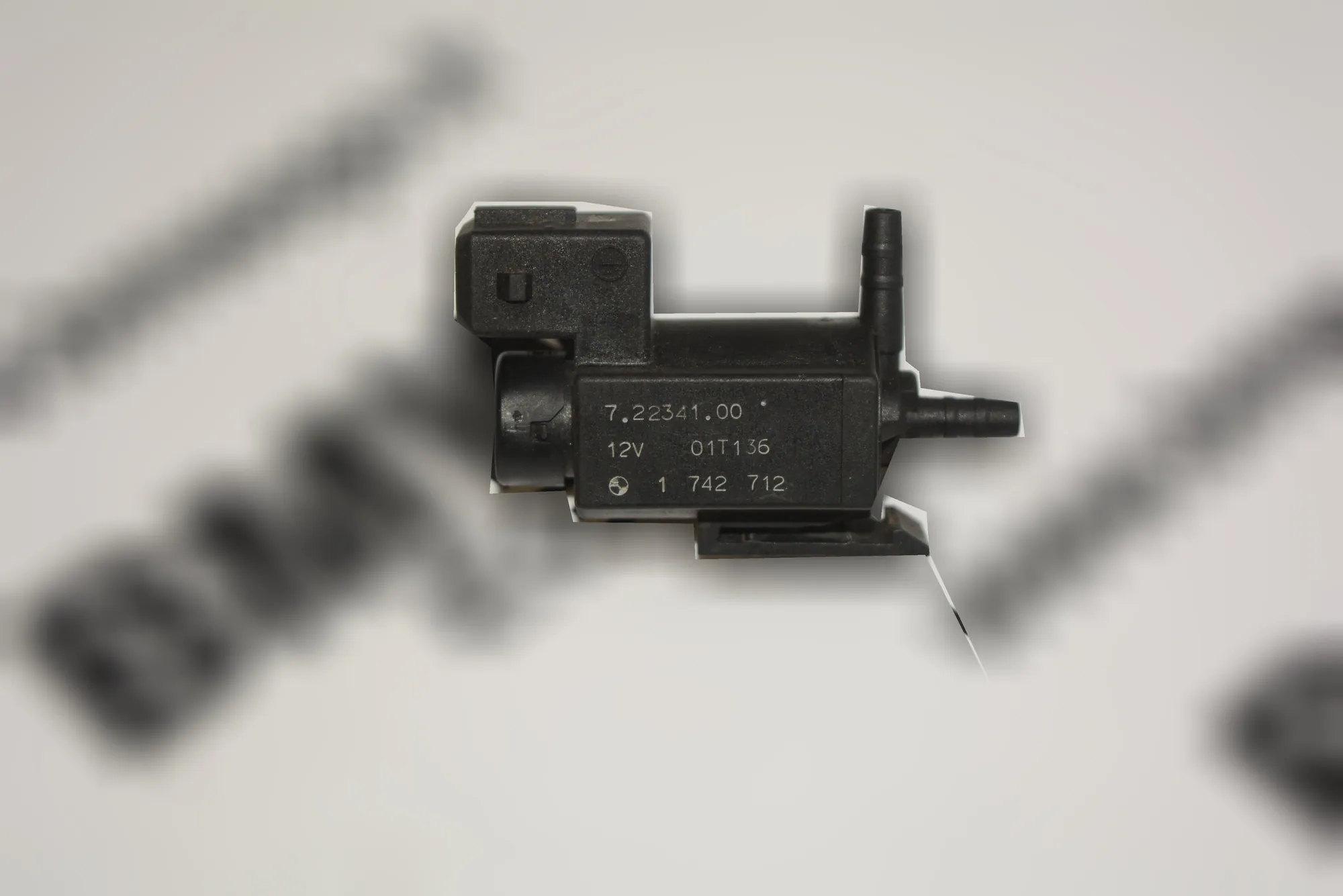 Solenoid Valve – OEM 1742712 · BMW 5 (E39) BMW 5 (E39) 2000 – 4
