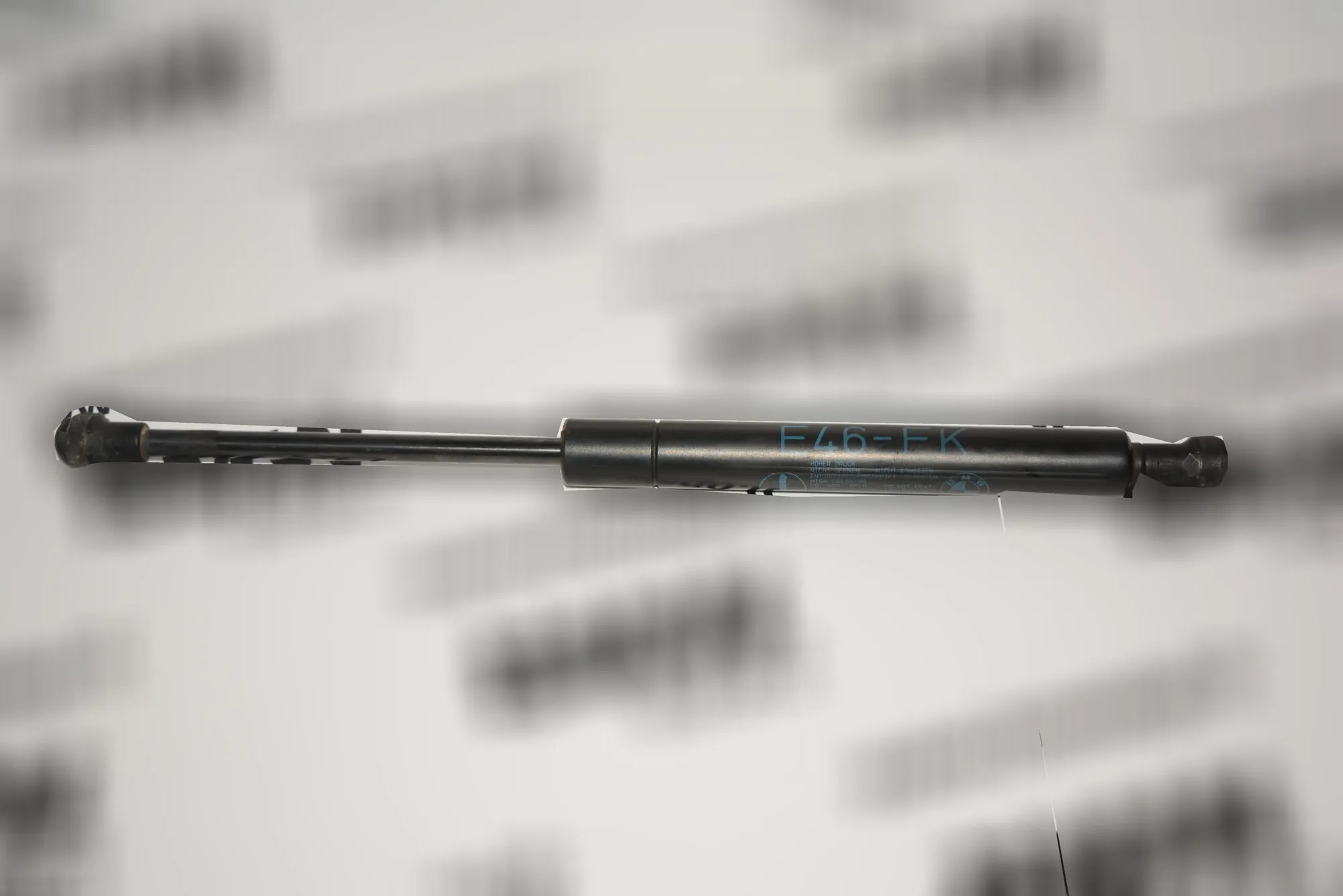 Front Left Bonnet Strut – OEM 8202688 · BMW 3 (E46) 330 i 2003