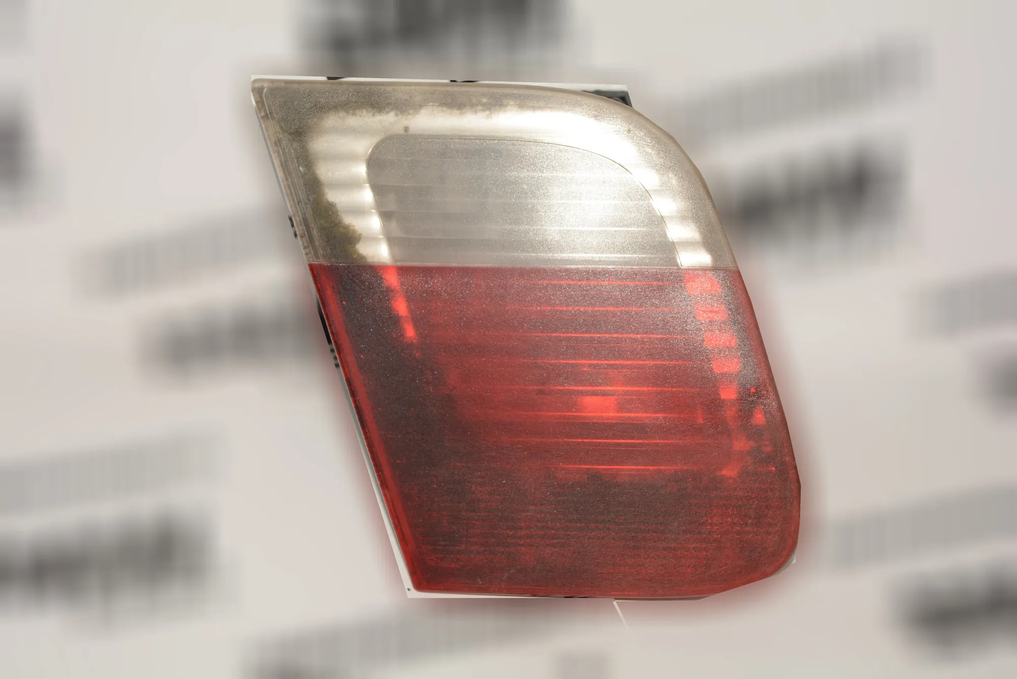 Left Side Tailgate Tail Light – OEM 6910537 · BMW 3 (E46) 330 i 2003