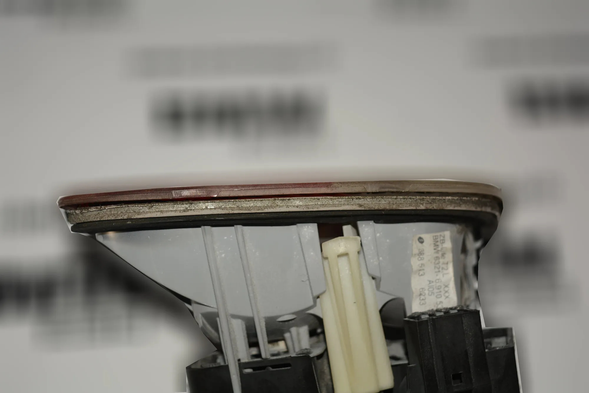 Left Side Tailgate Tail Light – OEM 6910537 · BMW 3 (E46) 330 i 2003 – 5
