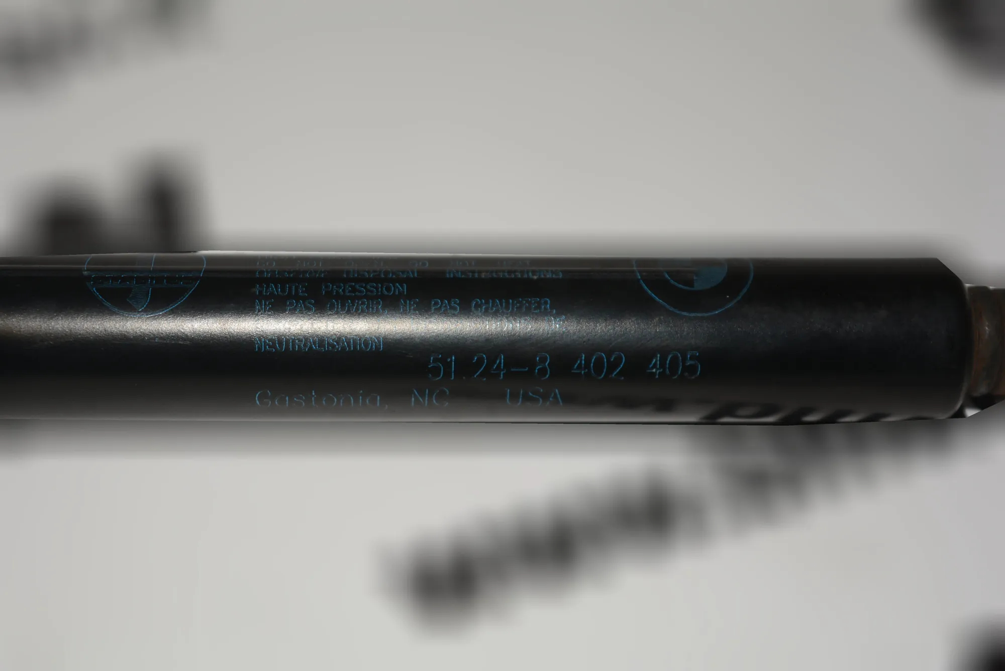 Right Side Tailgate Gas Strut – OEM 8402405 · BMW X5 (E53) 3.0 d 2005