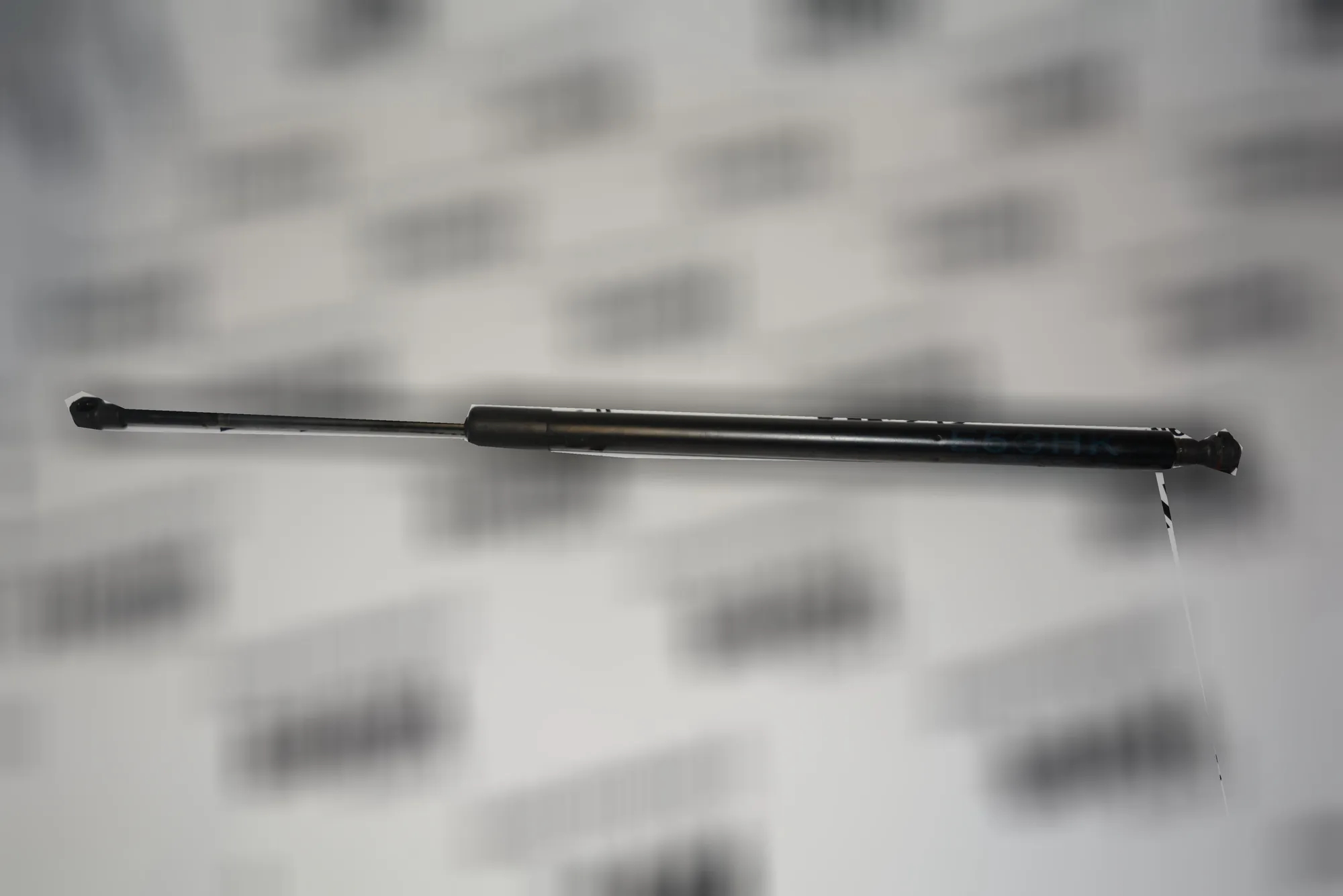 Right Side Tailgate Gas Strut – OEM 8402405 · BMW X5 (E53) 3.0 d 2005 – 2