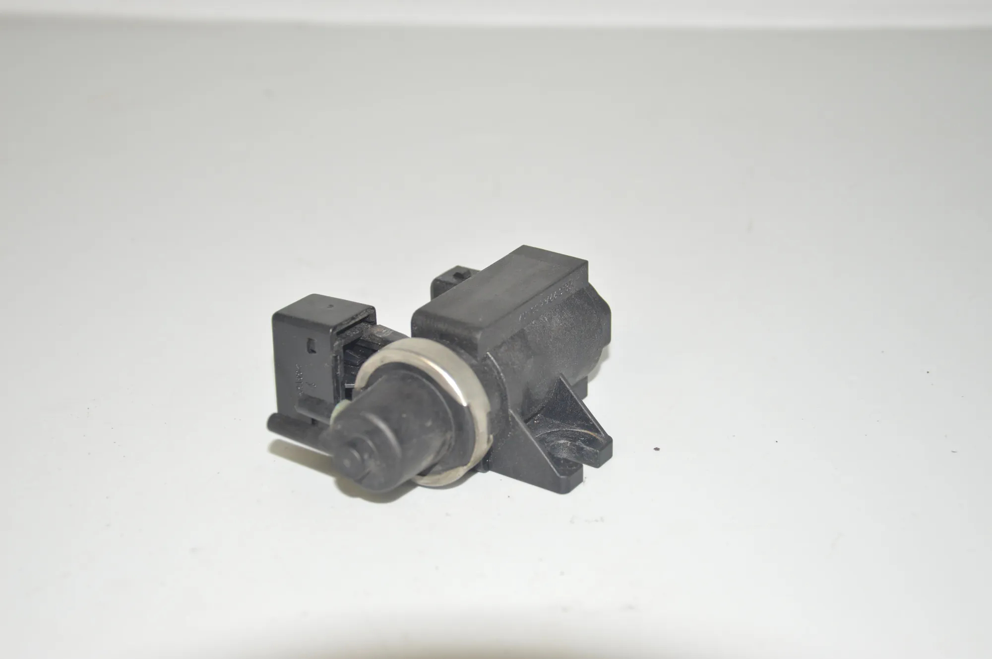 Solenoid Valve – OEM 2247906 · BMW 5 (E39) 530 d 2003 – 2