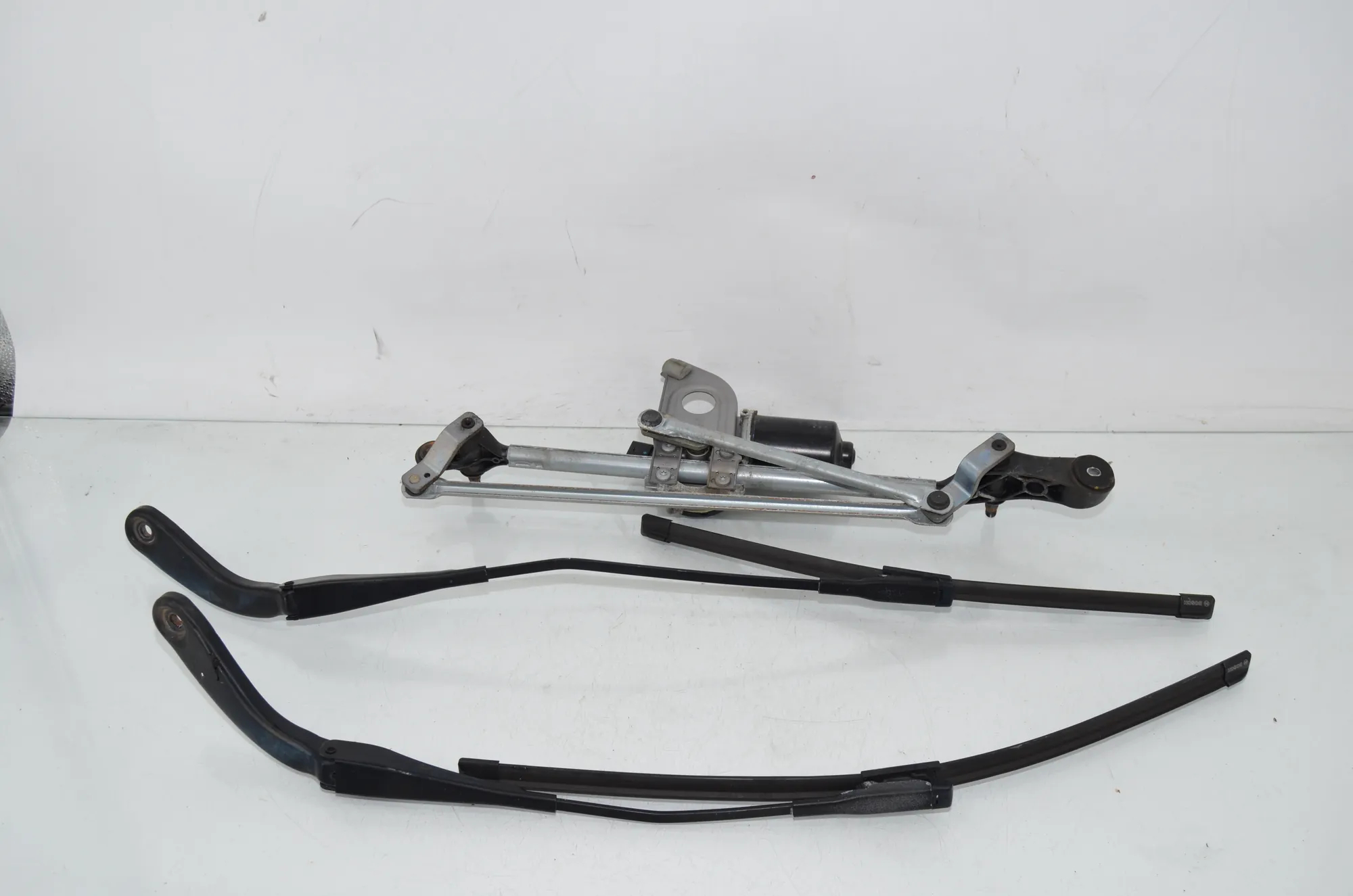 Front Windshield Wiper Mechanism – OEM 7267503 · BMW 3 Touring (F31) 330 d 2013