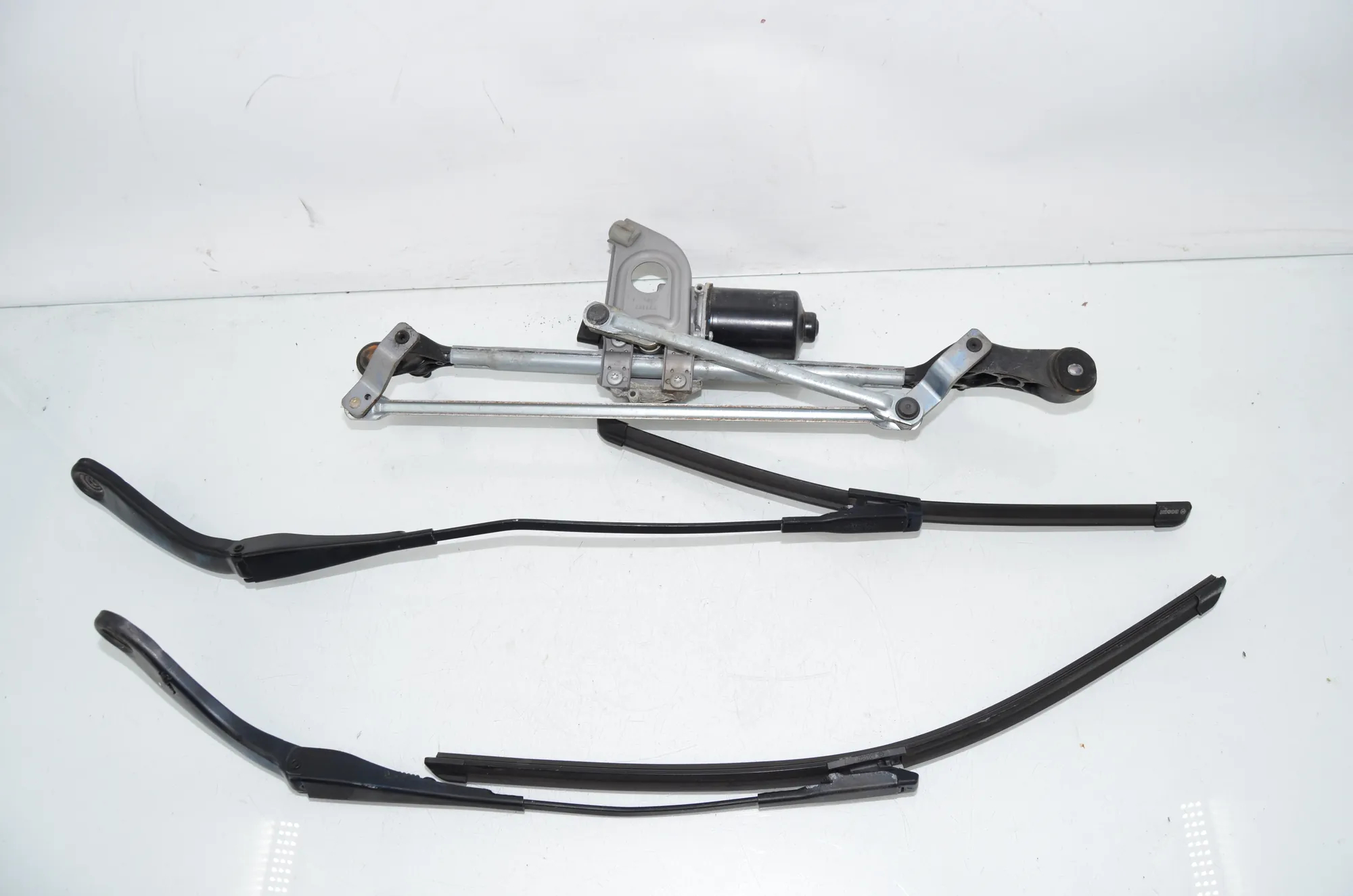 Front Windshield Wiper Mechanism – OEM 7267503 · BMW 3 Touring (F31) 330 d 2013 – 2