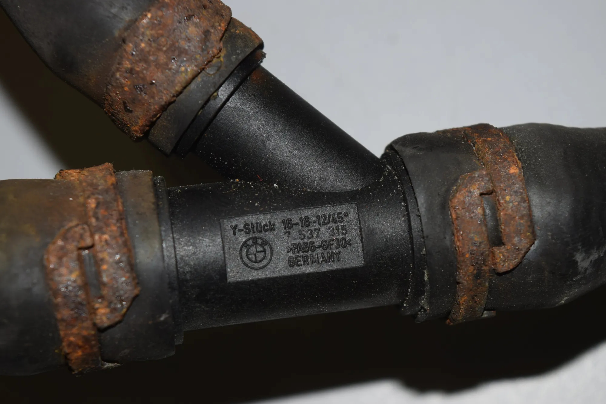 Pipe Hose – OEM 7537315 · BMW 3 (E90) 330 i 2005 – 3