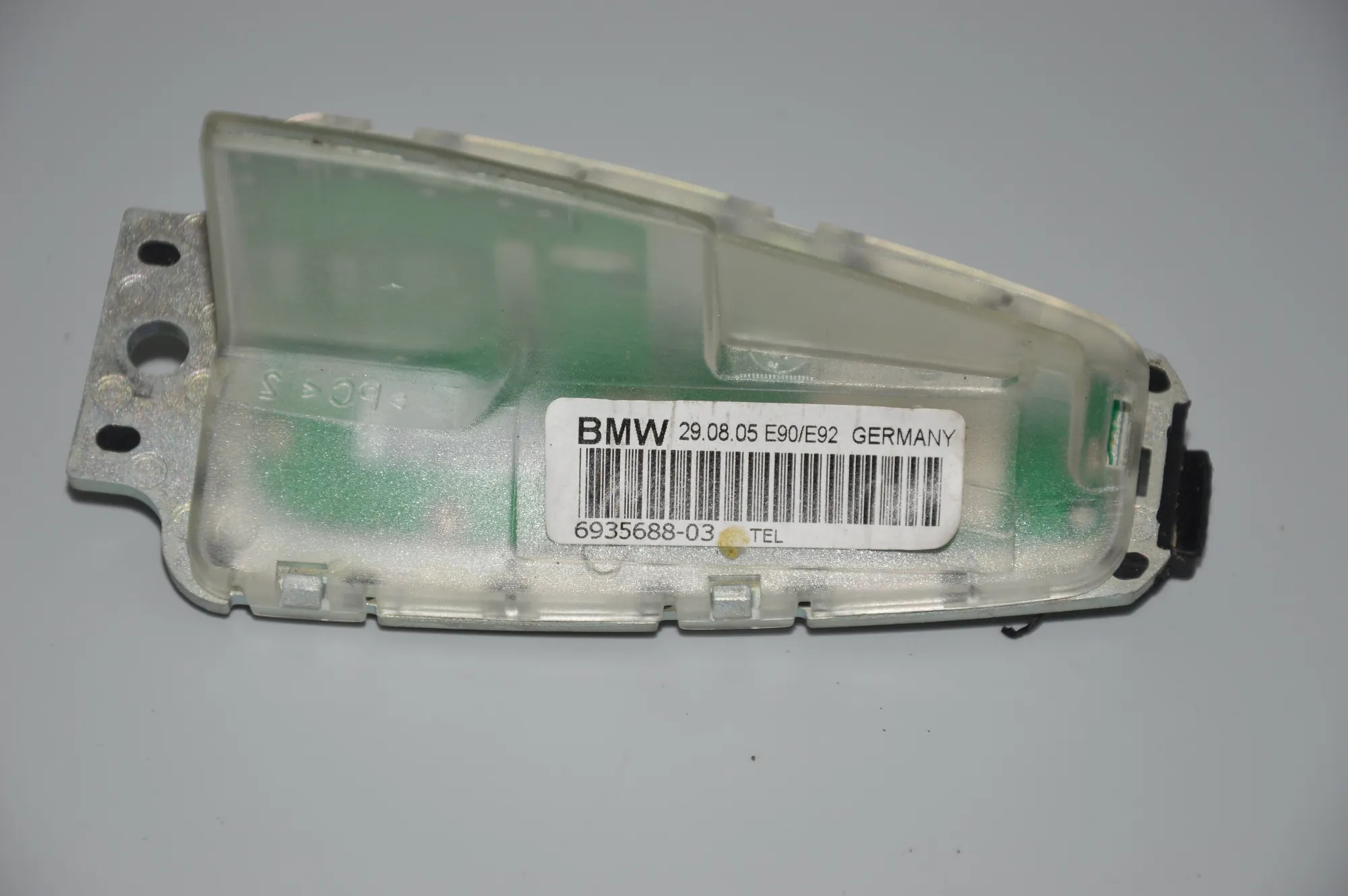 Antenna – OEM 1682606 · BMW 3 (E90) 330 i 2005 – 4
