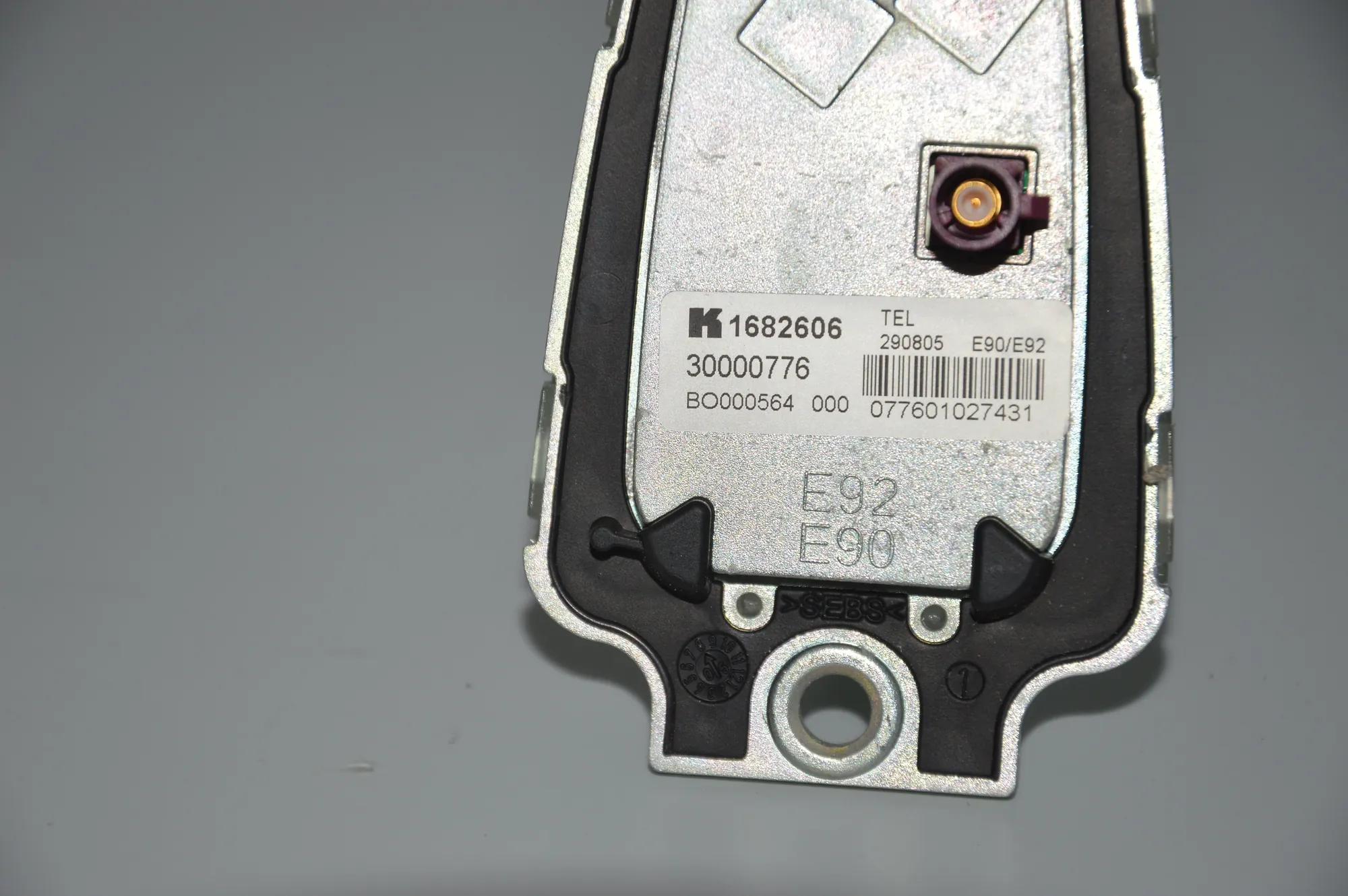 Antenna – OEM 1682606 · BMW 3 (E90) 330 i 2005 – 3
