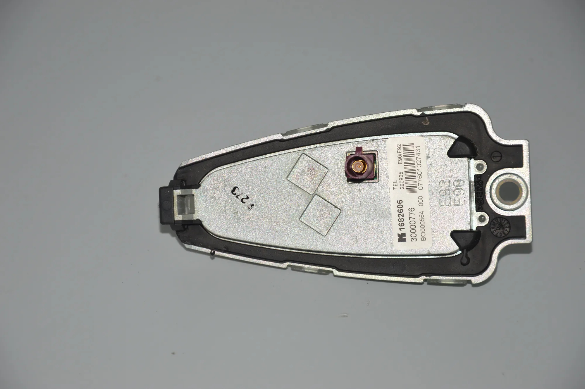 Antenna – OEM 1682606 · BMW 3 (E90) 330 i 2005 – 2