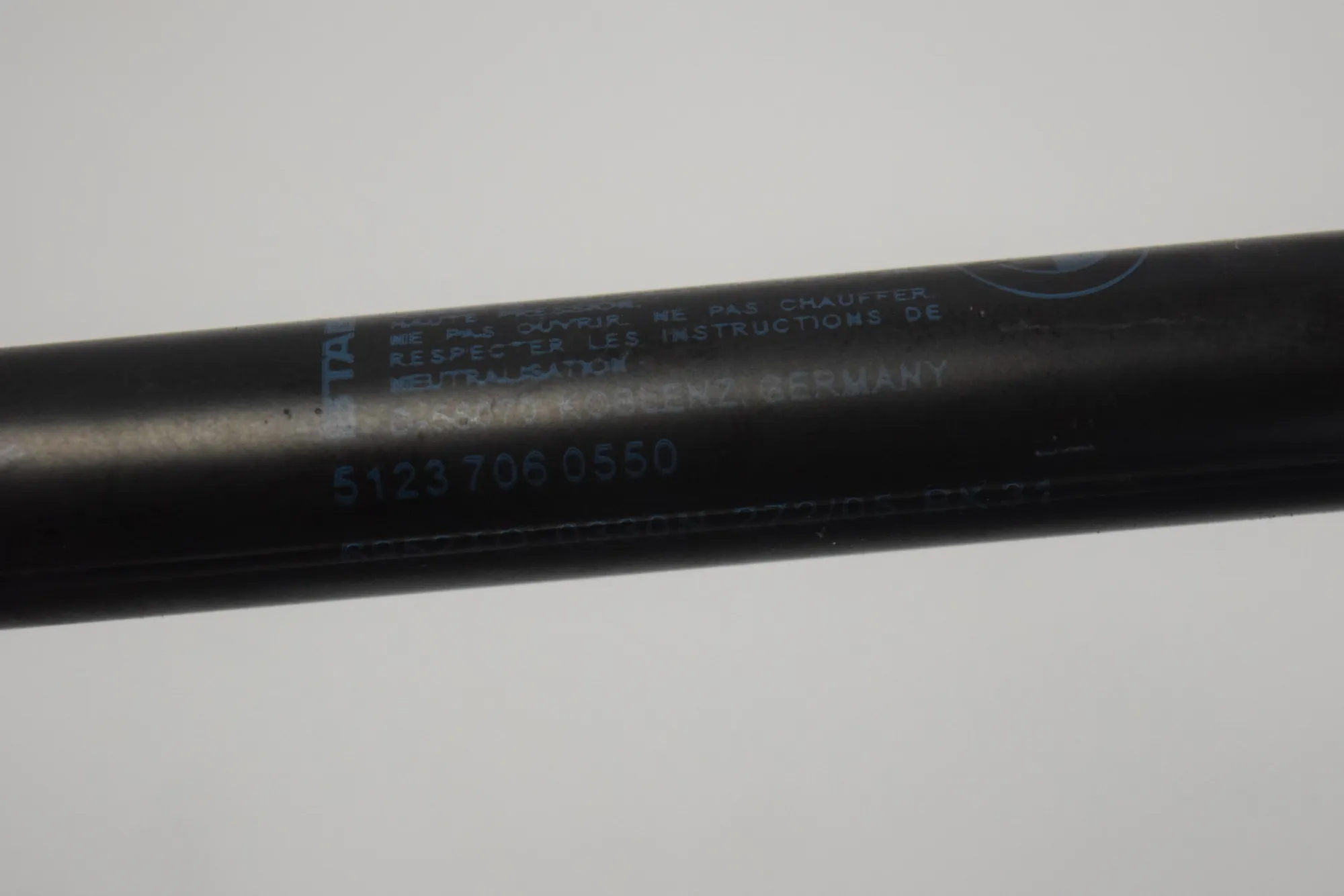 Front Right Bonnet Strut – OEM 7060550 · BMW 3 (E90) 330 i 2005 – 5